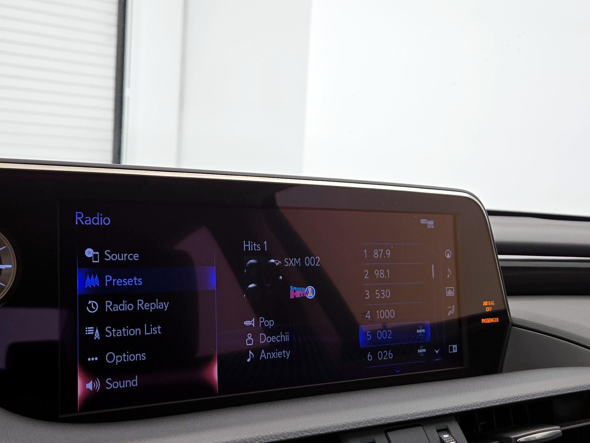 Thumbnail: 2021 Lexus ES - 16