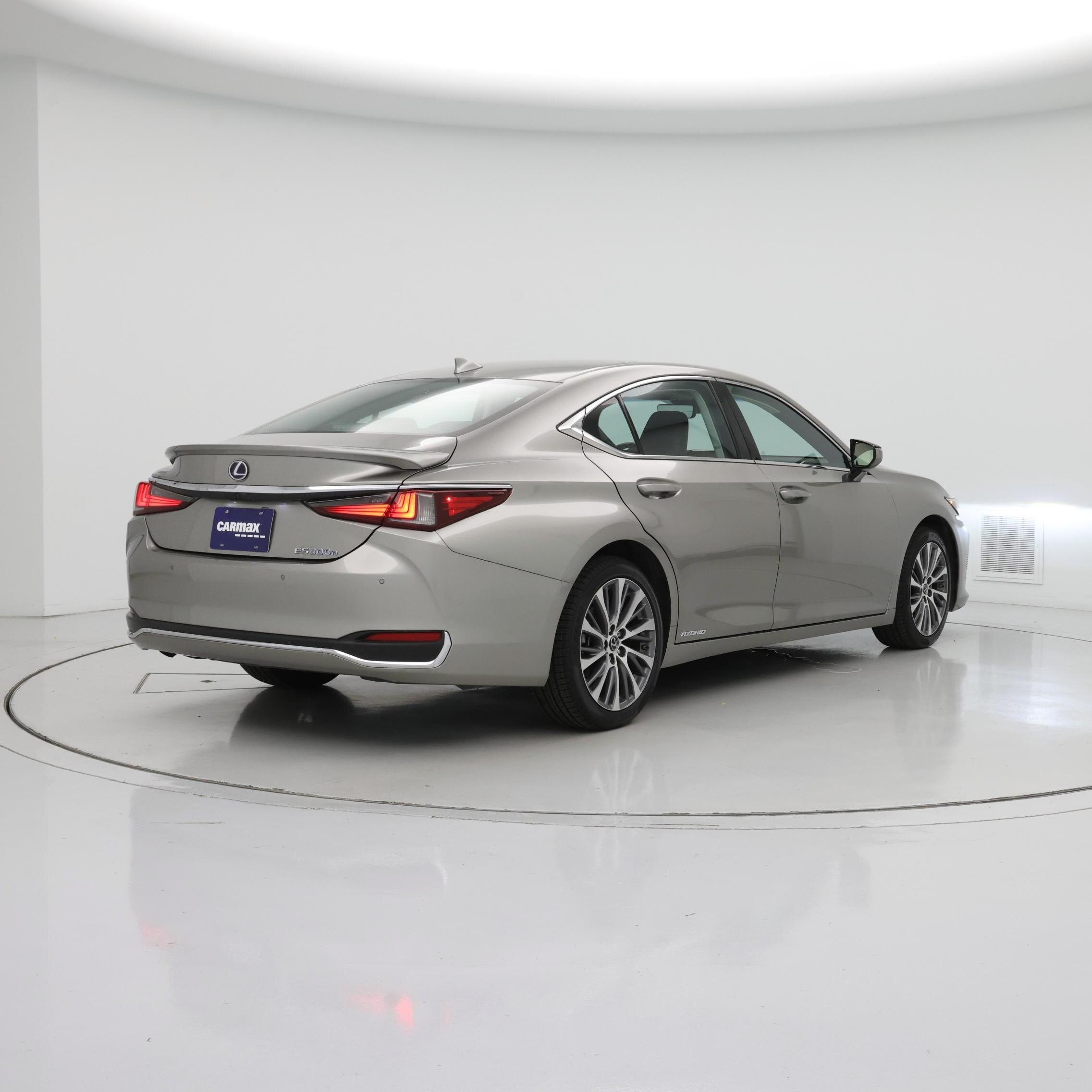 Thumbnail: 2021 Lexus ES - 8