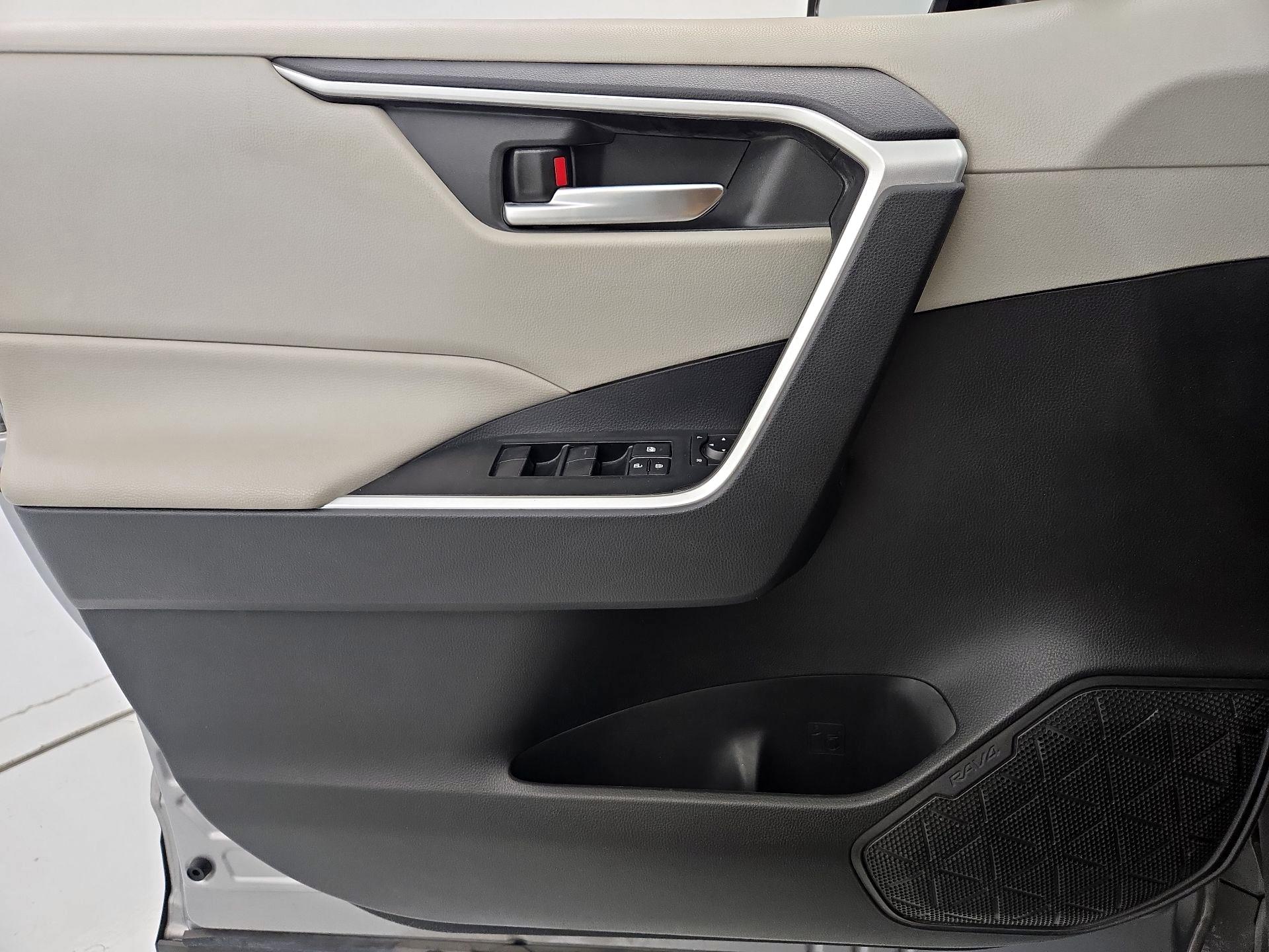 Thumbnail: 2019 Toyota RAV4 - 12