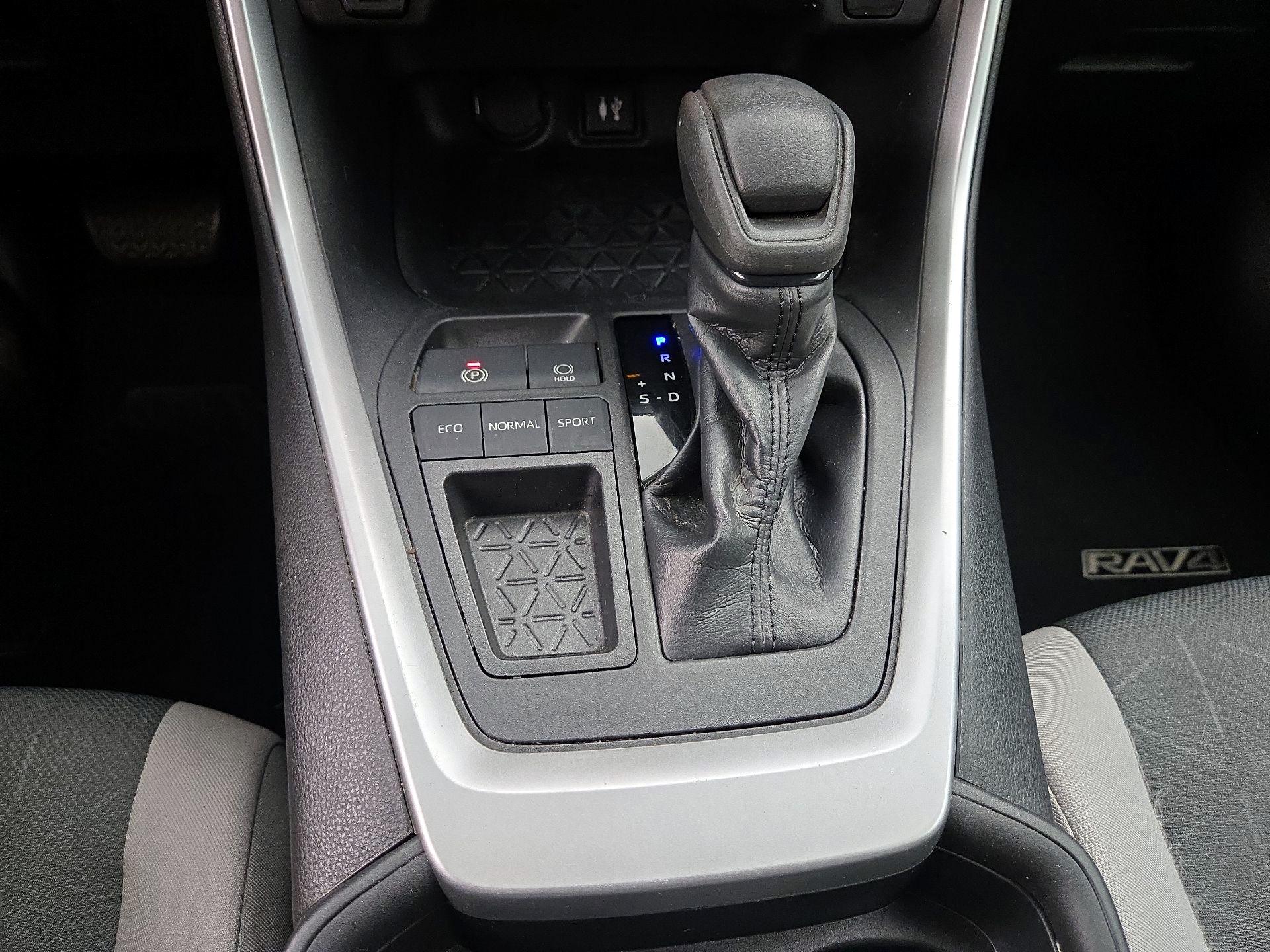 Thumbnail: 2019 Toyota RAV4 - 17