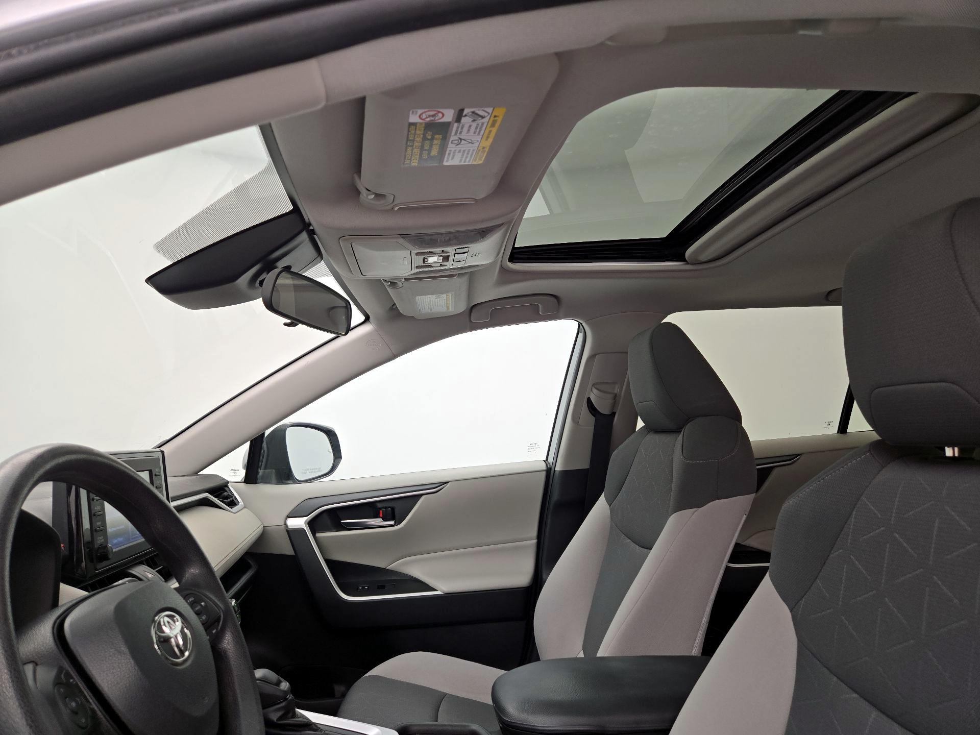 Thumbnail: 2019 Toyota RAV4 - 19