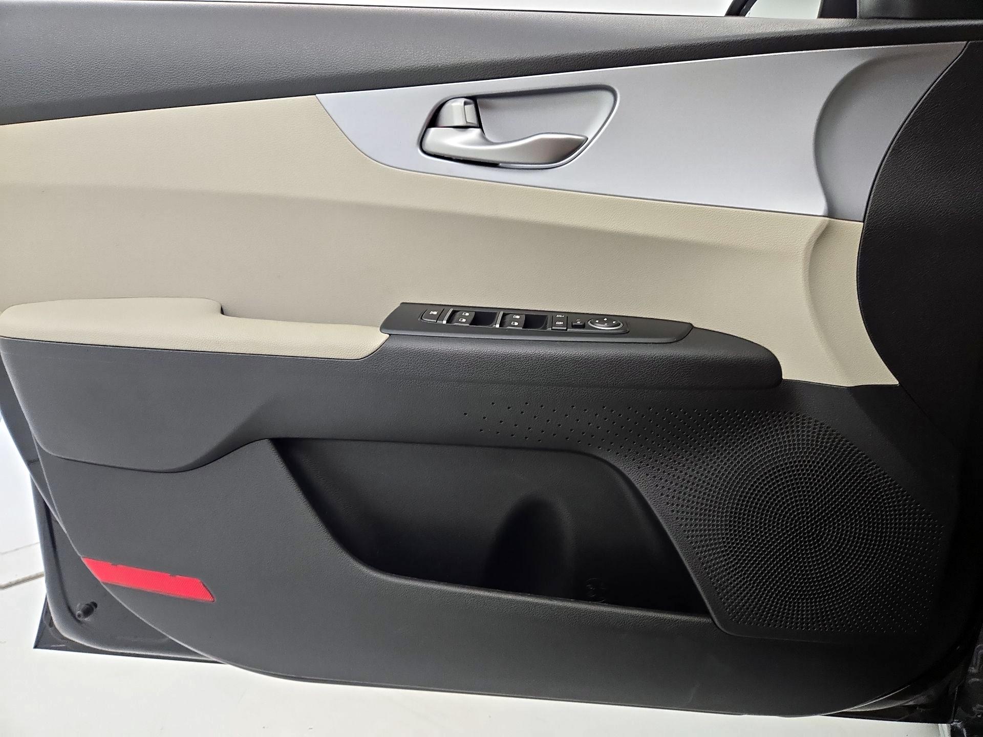 Thumbnail: 2023 Kia Forte - 12