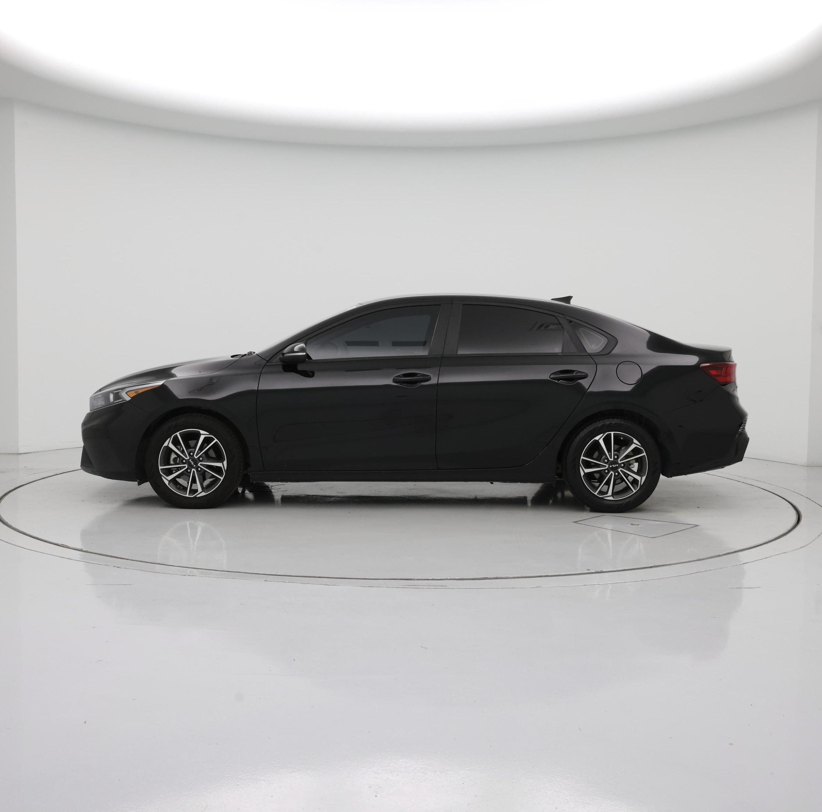 Thumbnail: 2023 Kia Forte - 3