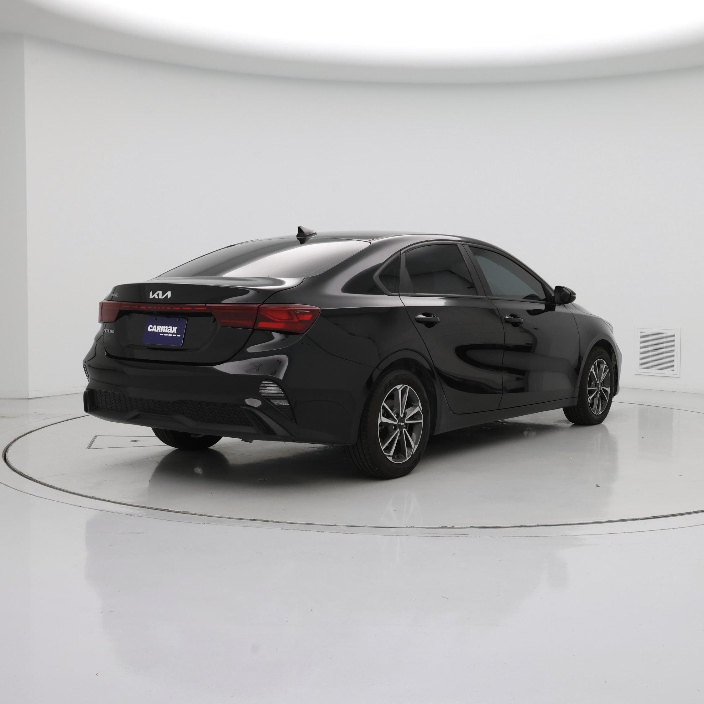 Thumbnail: 2023 Kia Forte - 8