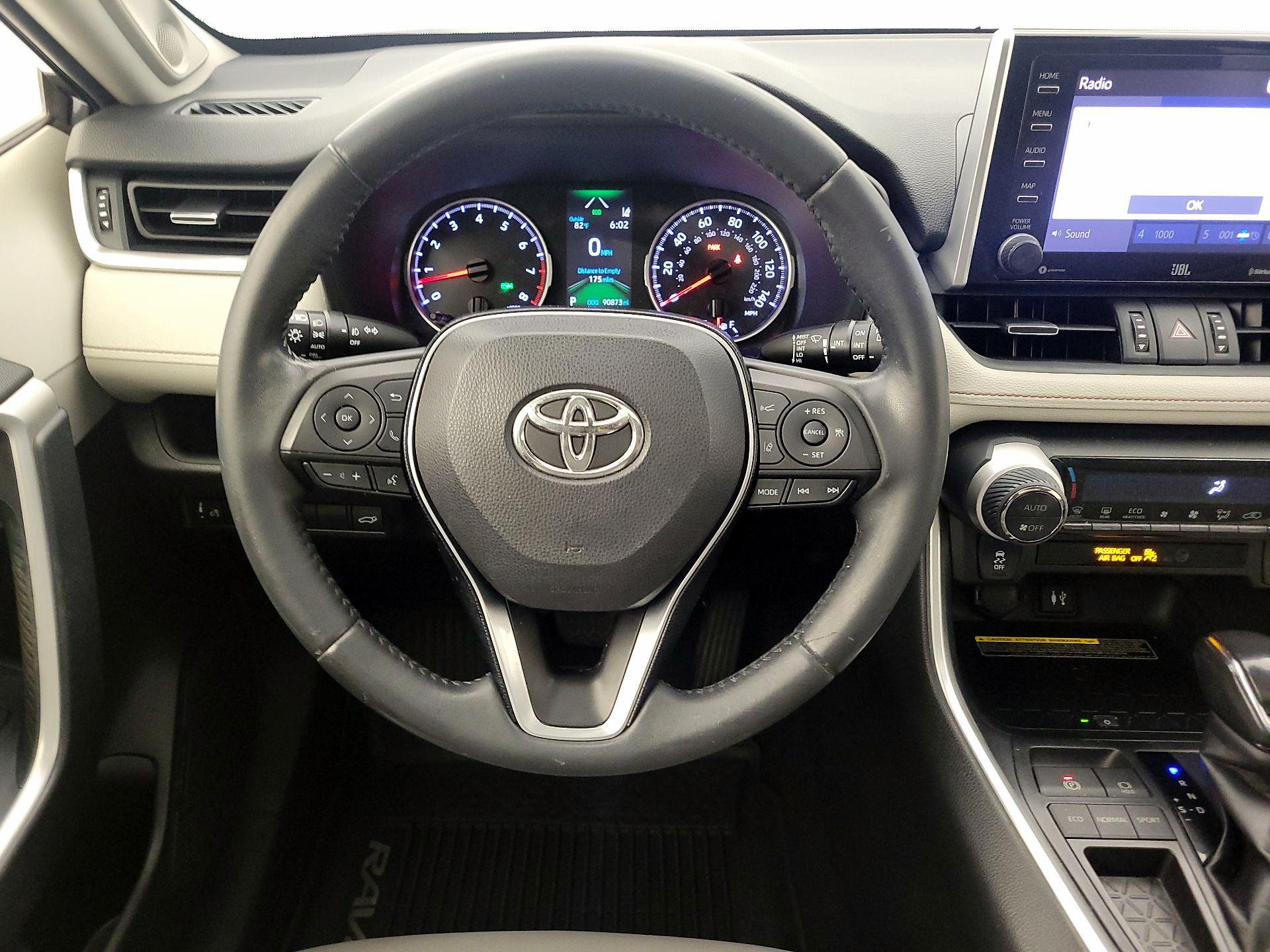 Thumbnail: 2019 Toyota RAV4 - 10