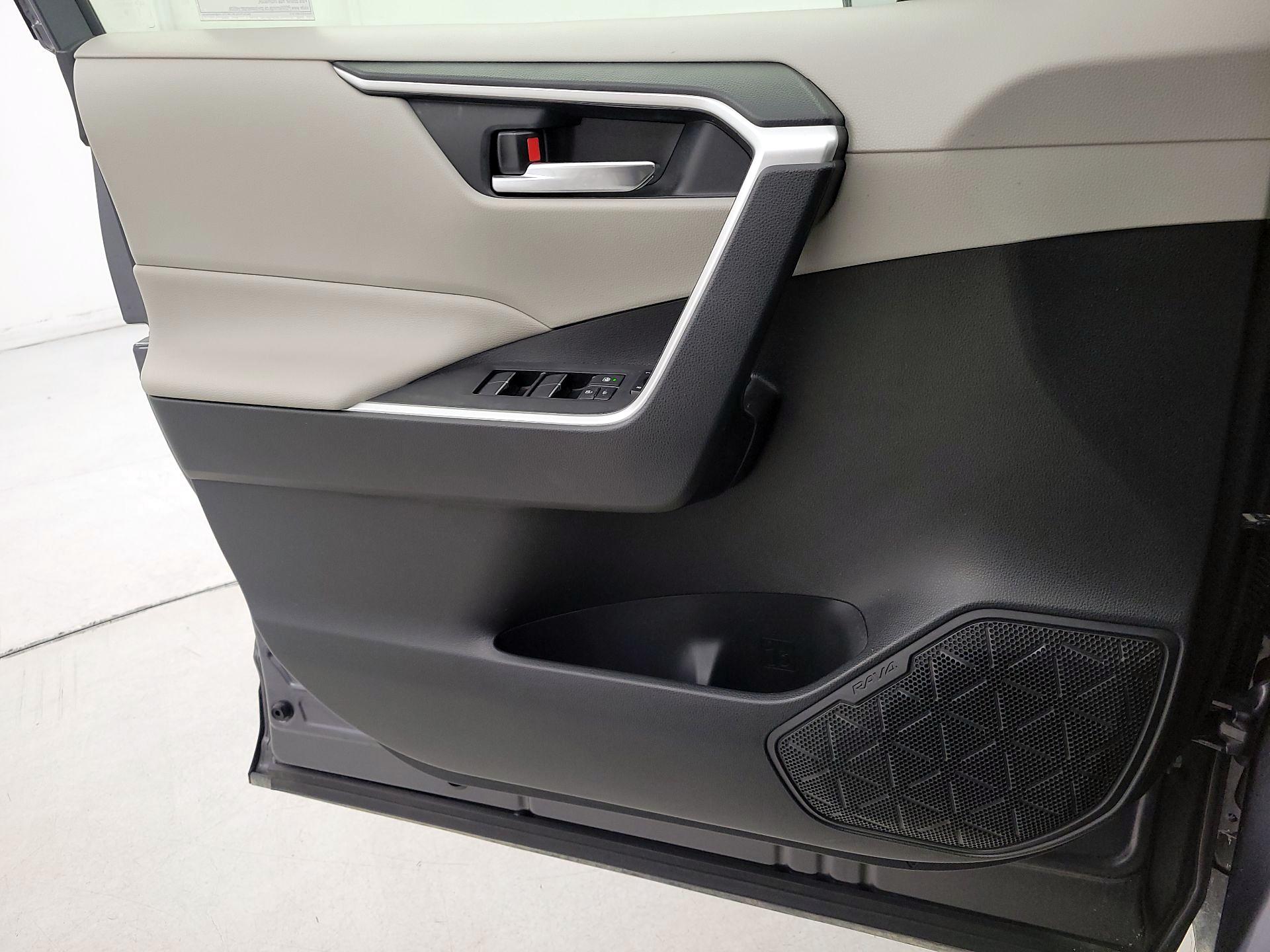 Thumbnail: 2019 Toyota RAV4 - 12