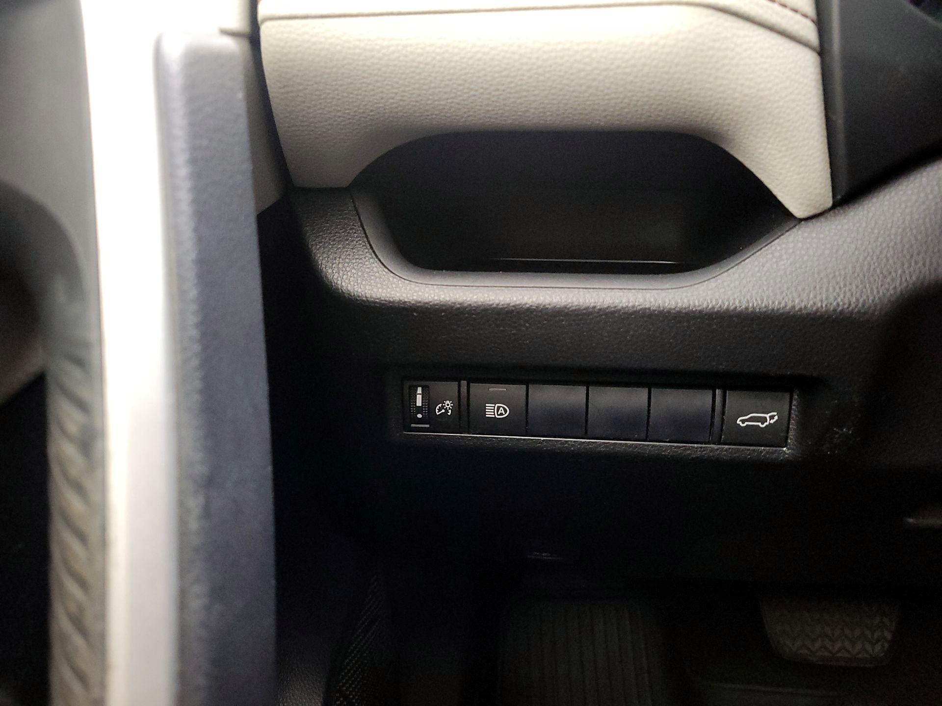 Thumbnail: 2019 Toyota RAV4 - 13