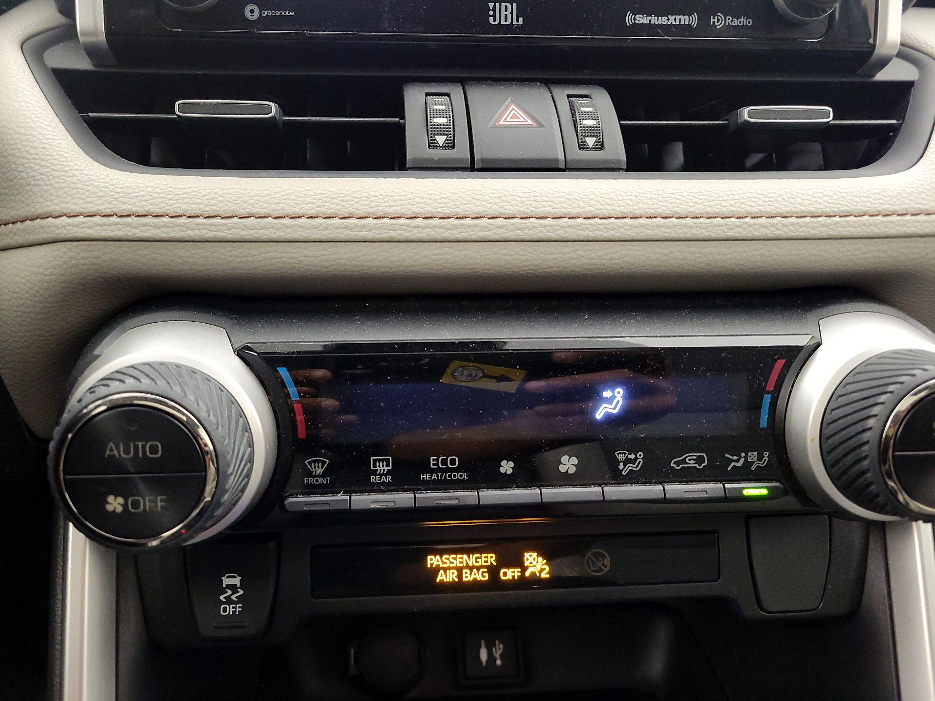 Thumbnail: 2019 Toyota RAV4 - 16