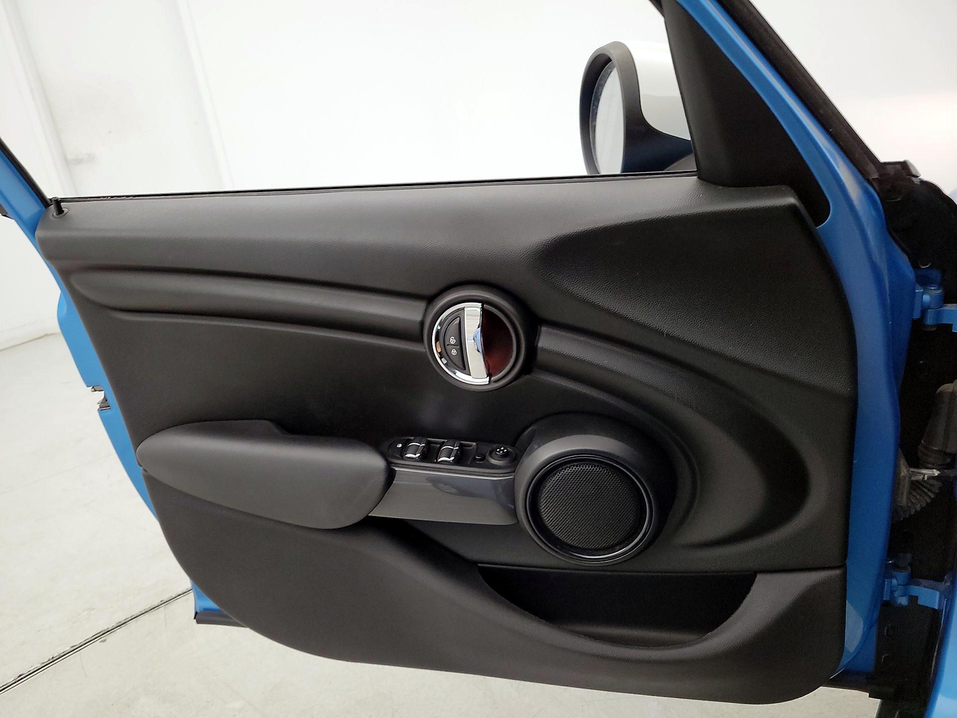 Thumbnail: 2015 MINI Cooper Hardtop - 12