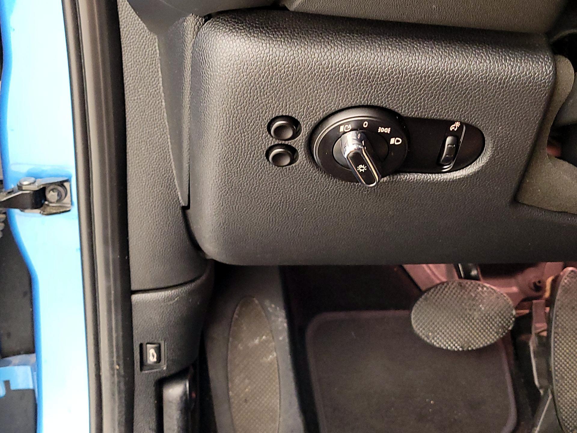 Thumbnail: 2015 MINI Cooper Hardtop - 13