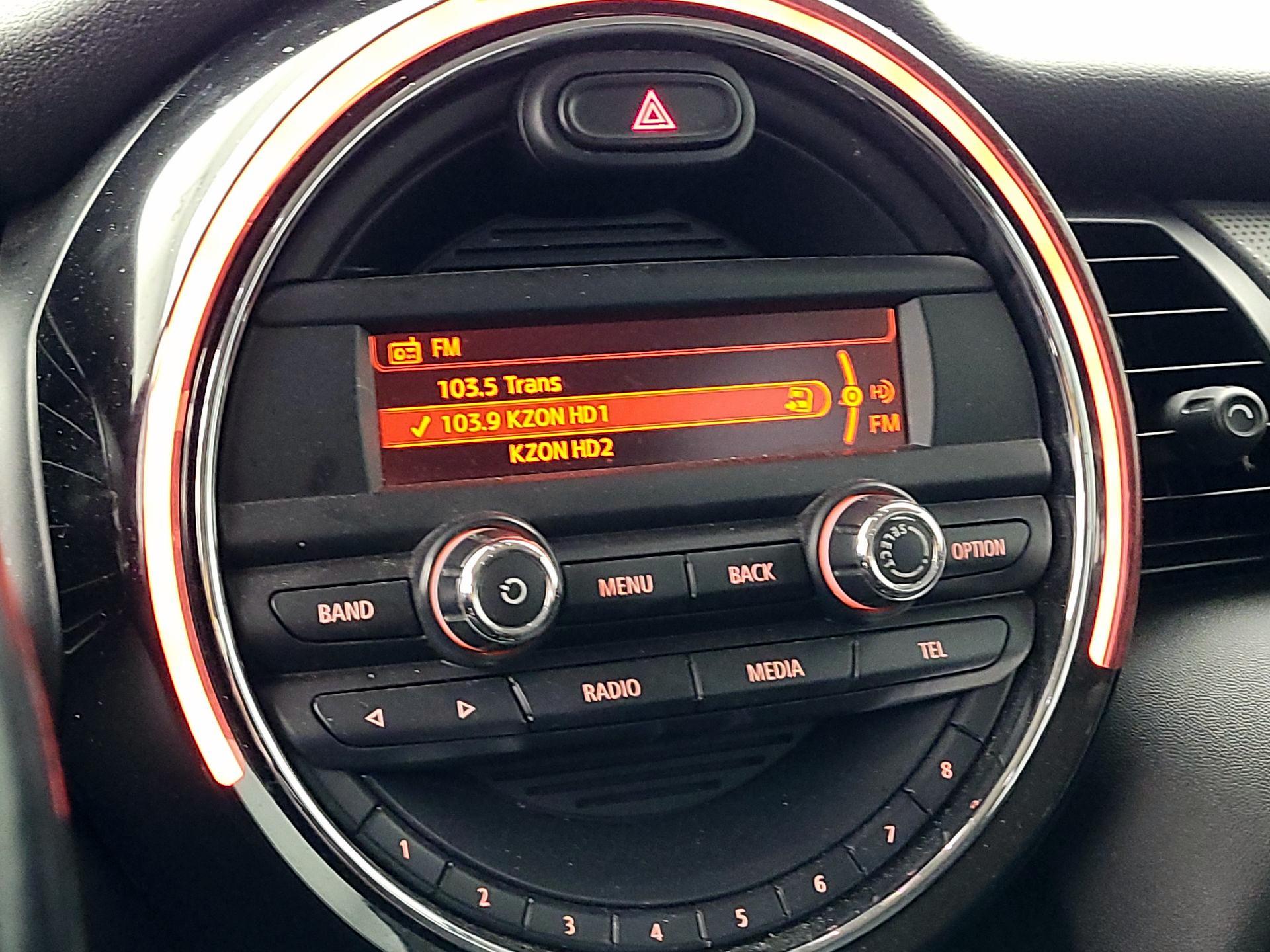 Thumbnail: 2015 MINI Cooper Hardtop - 14