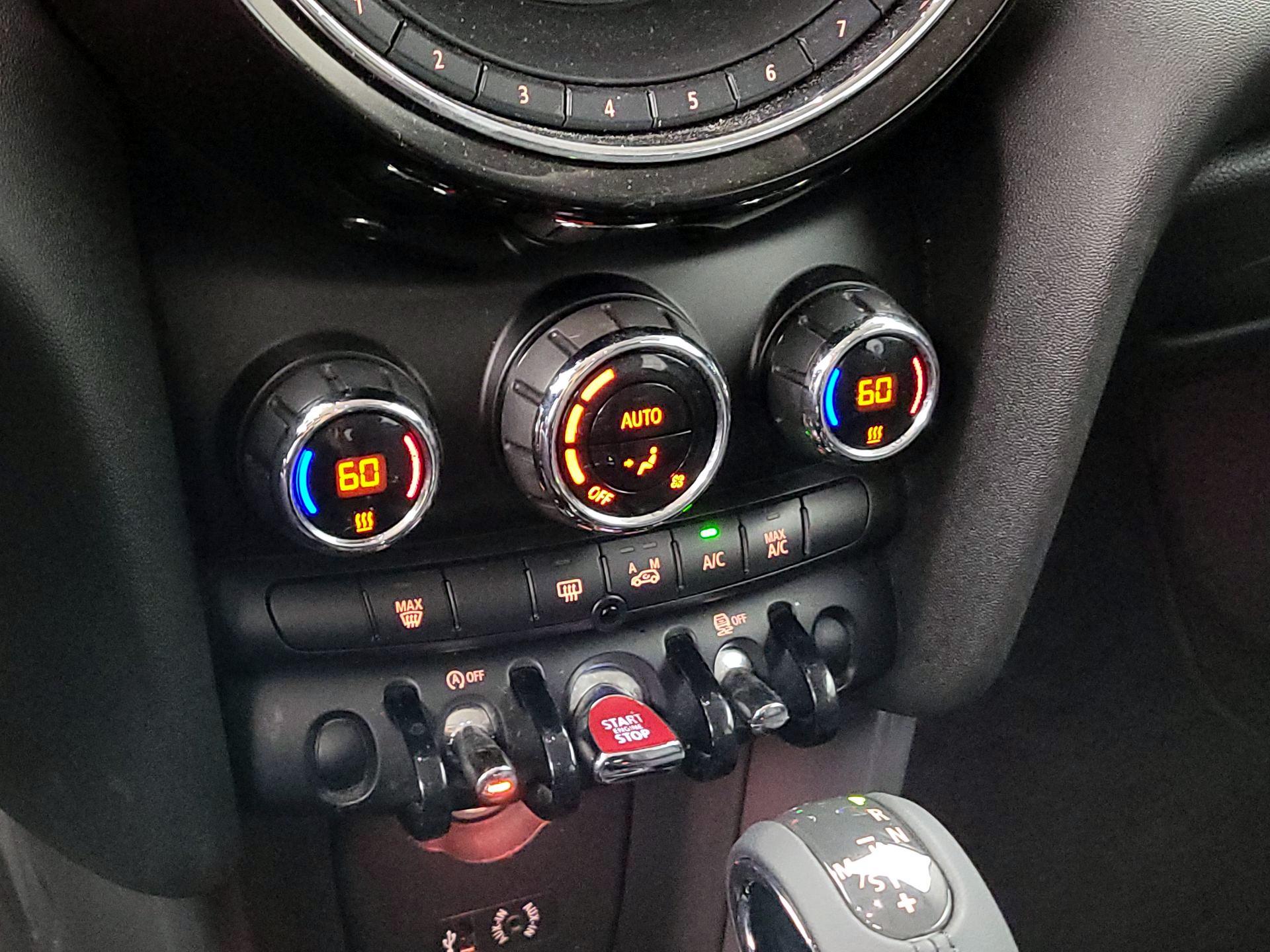 Thumbnail: 2015 MINI Cooper Hardtop - 15