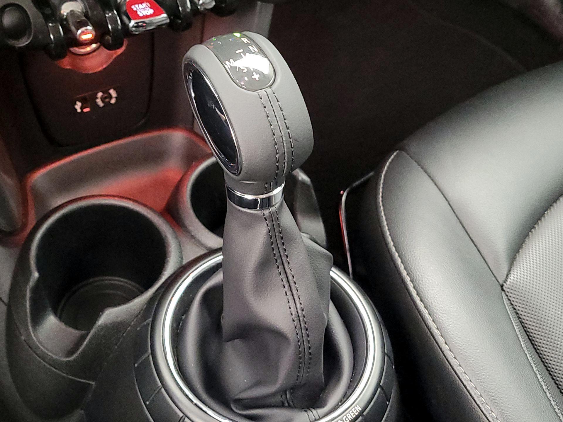 Thumbnail: 2015 MINI Cooper Hardtop - 16