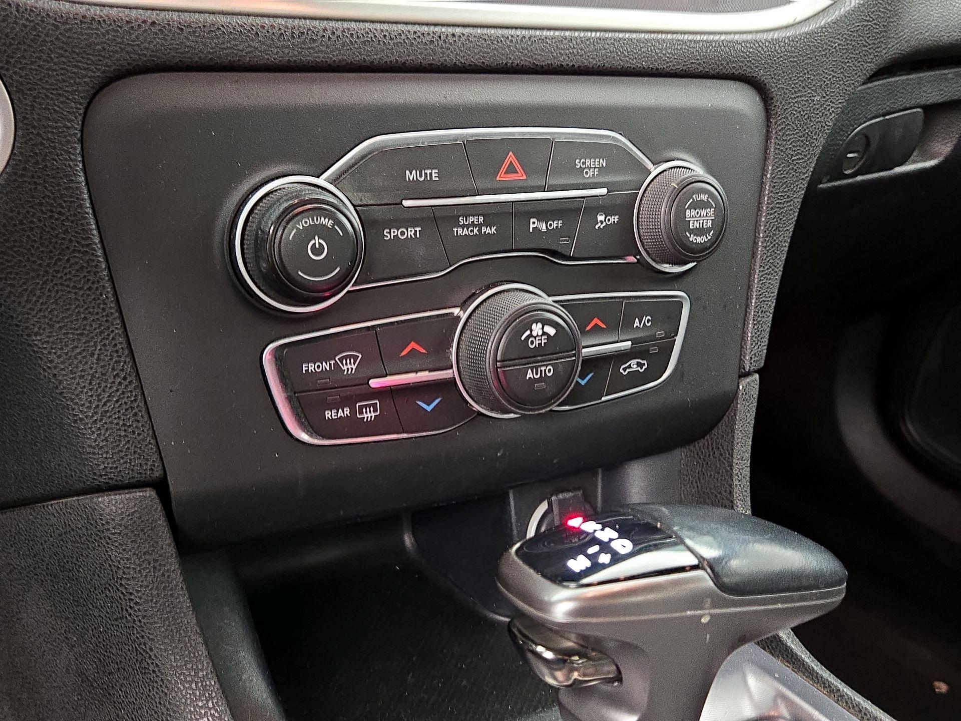 Thumbnail: 2019 Dodge Charger - 16