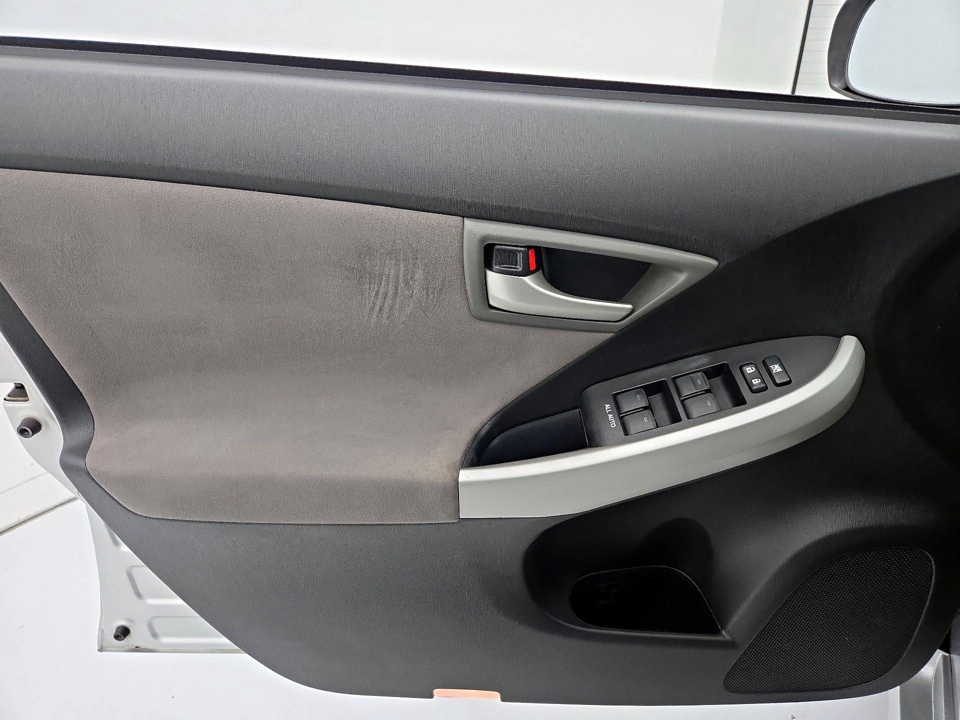 Thumbnail: 2013 Toyota Prius - 12