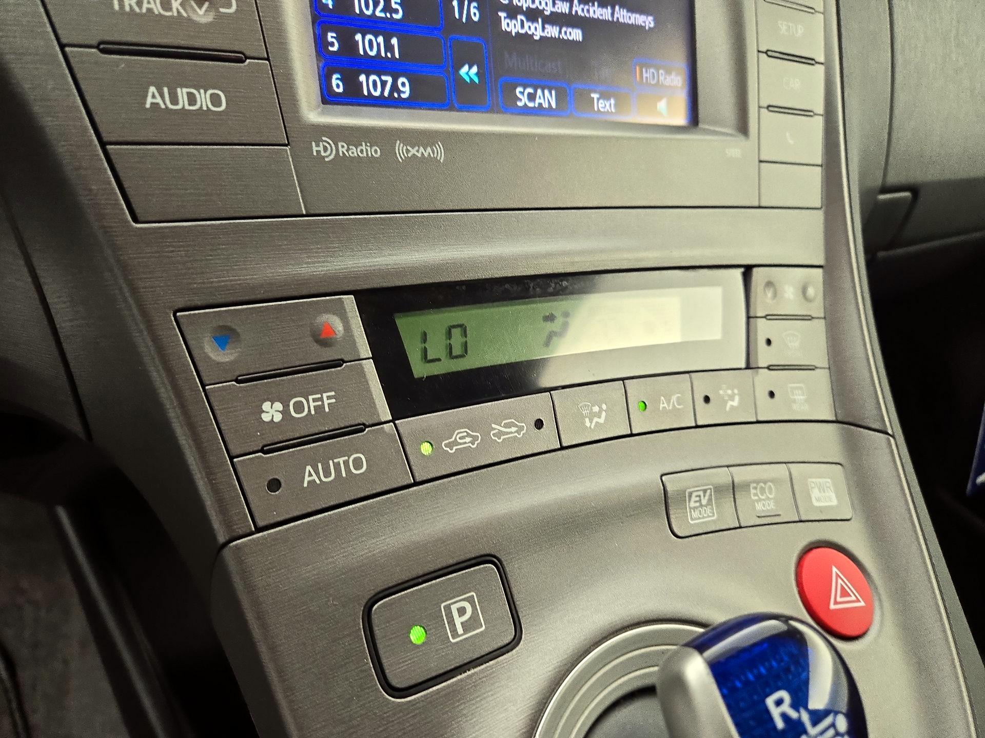 Thumbnail: 2013 Toyota Prius - 16