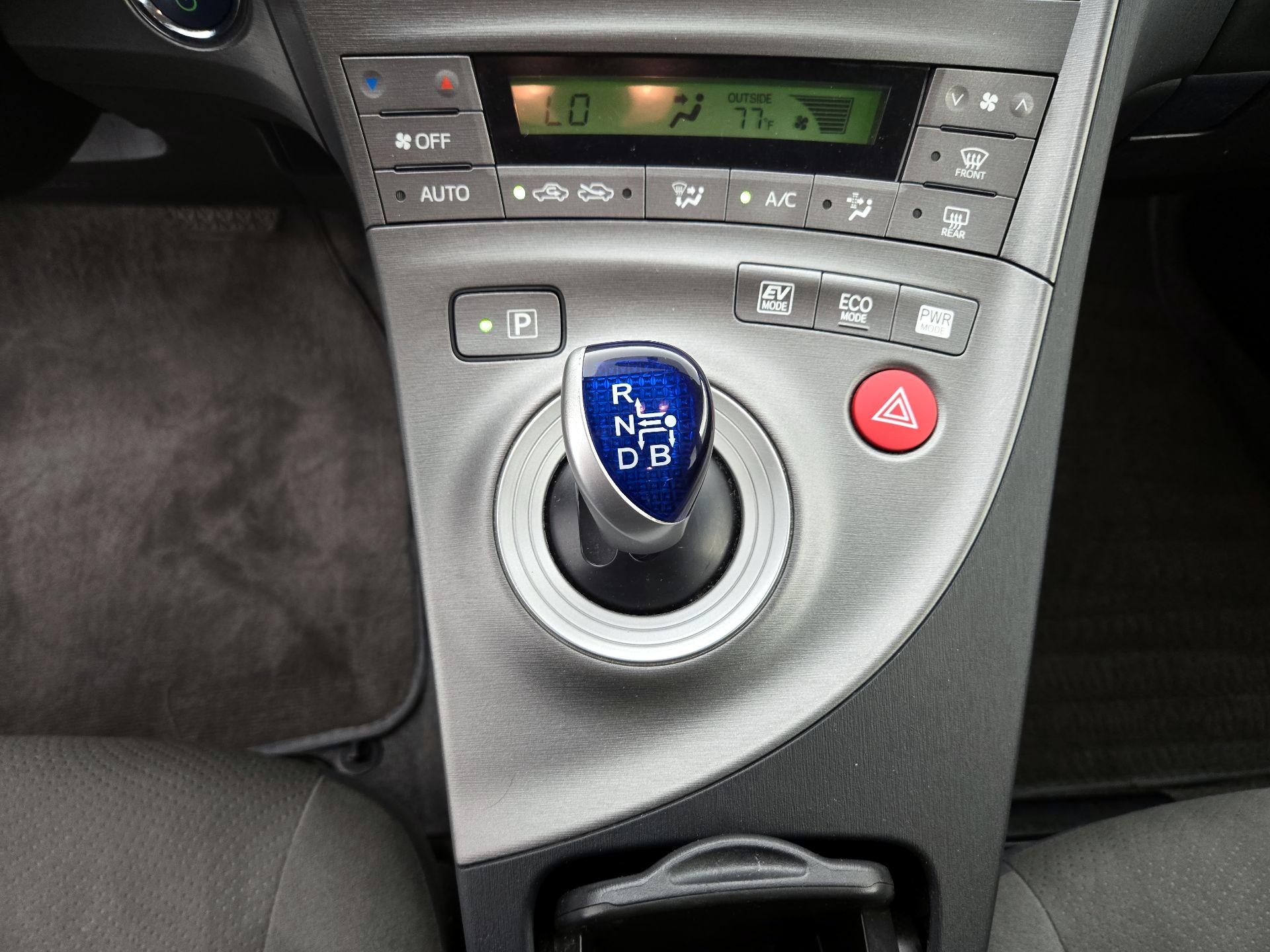 Thumbnail: 2013 Toyota Prius - 17