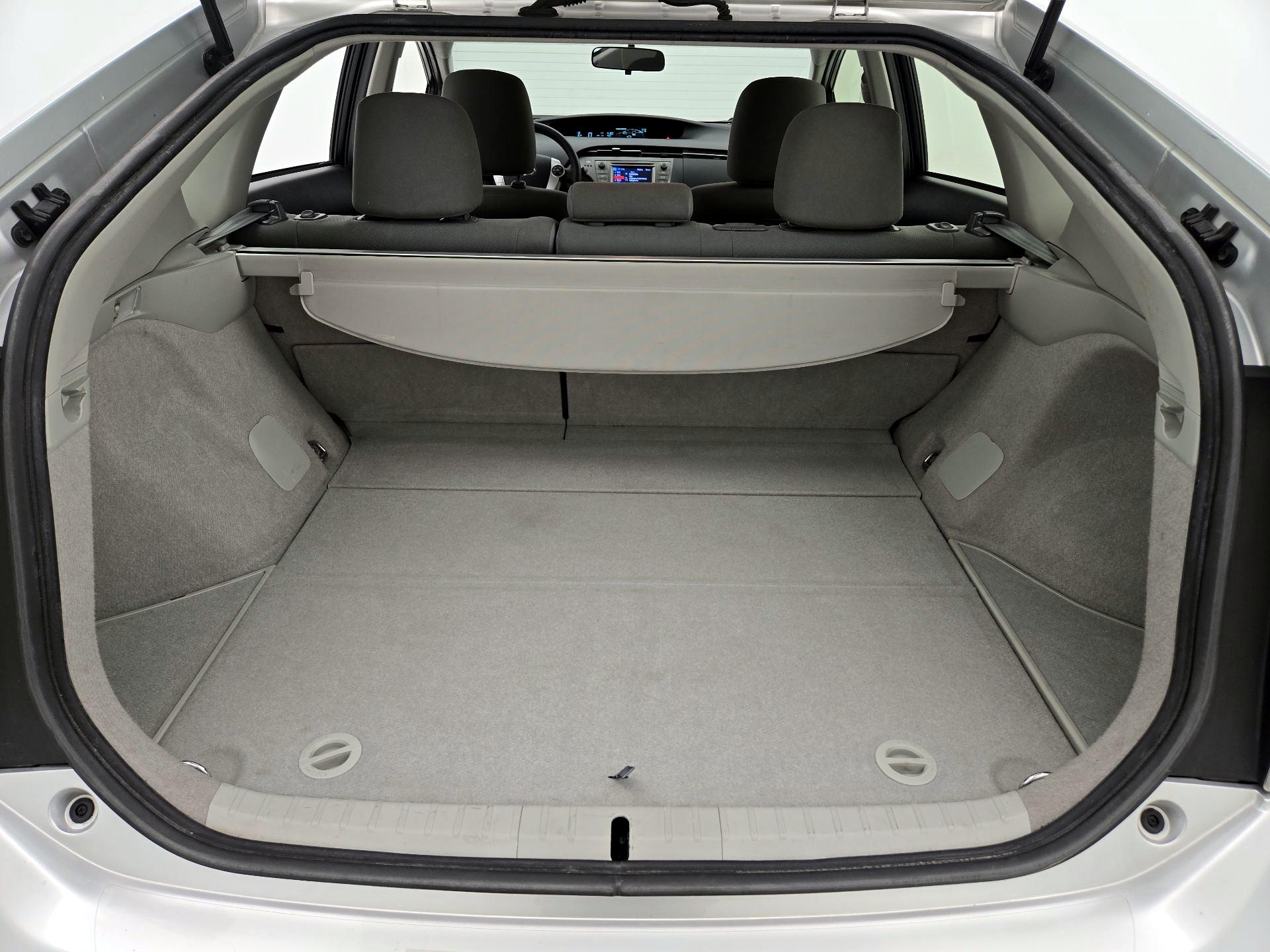 Thumbnail: 2013 Toyota Prius - 20
