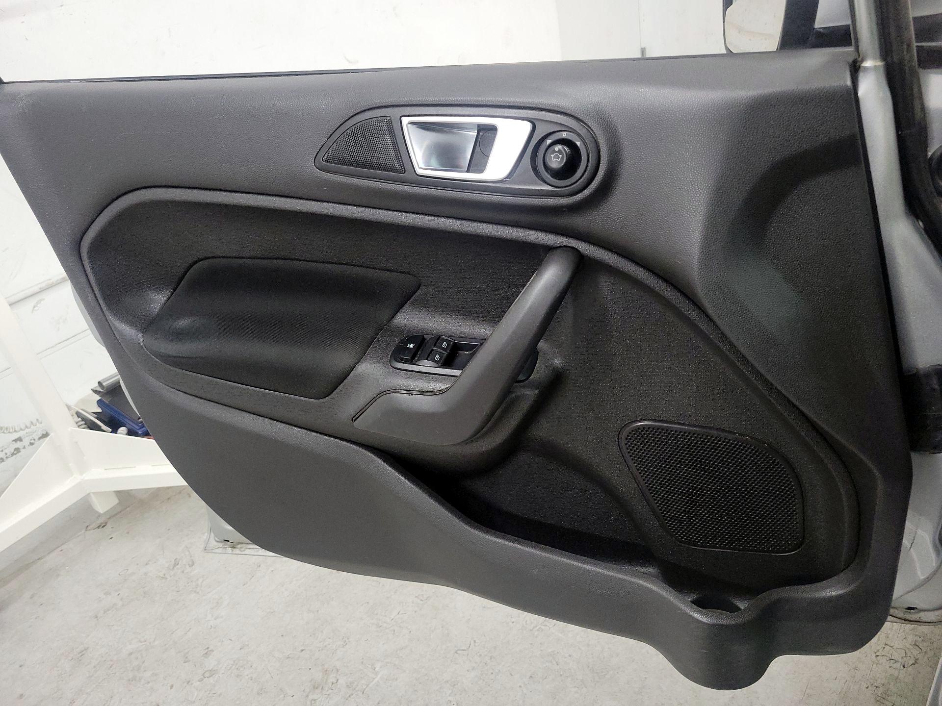 Thumbnail: 2015 Ford Fiesta - 12