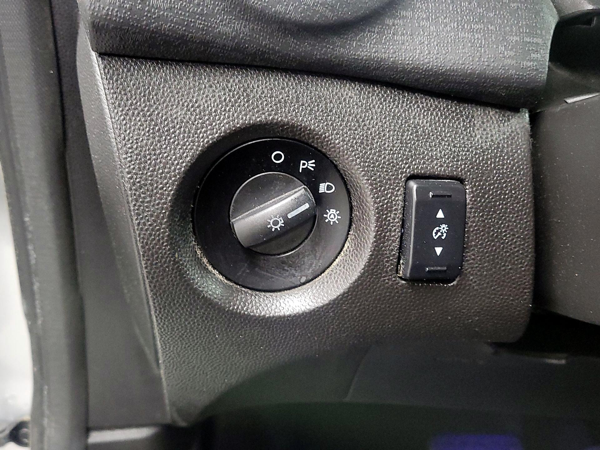 Thumbnail: 2015 Ford Fiesta - 13