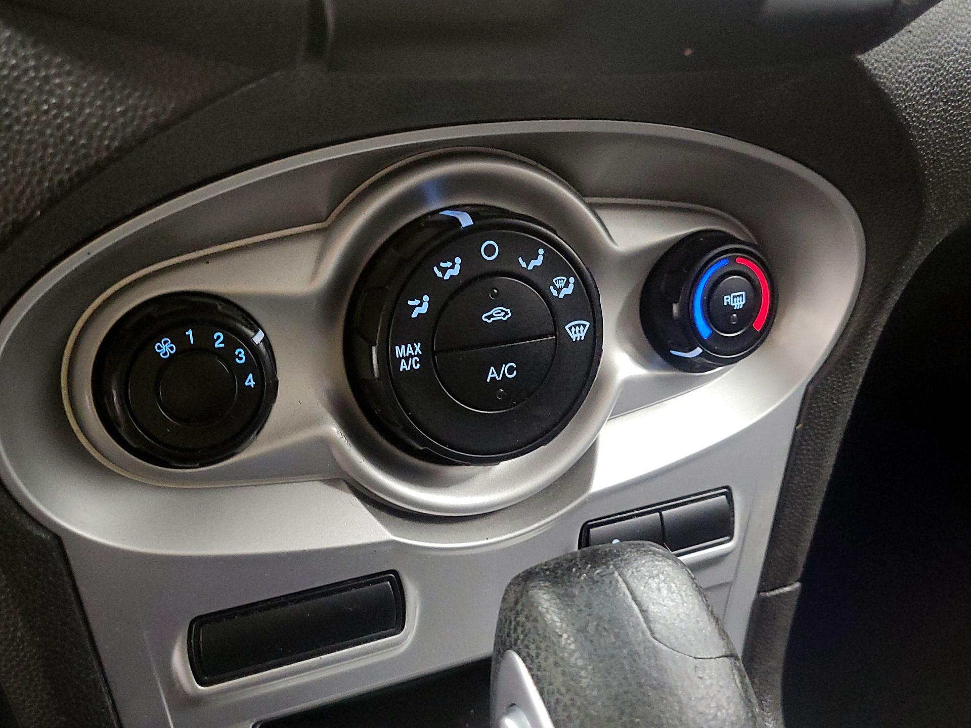 Thumbnail: 2015 Ford Fiesta - 15