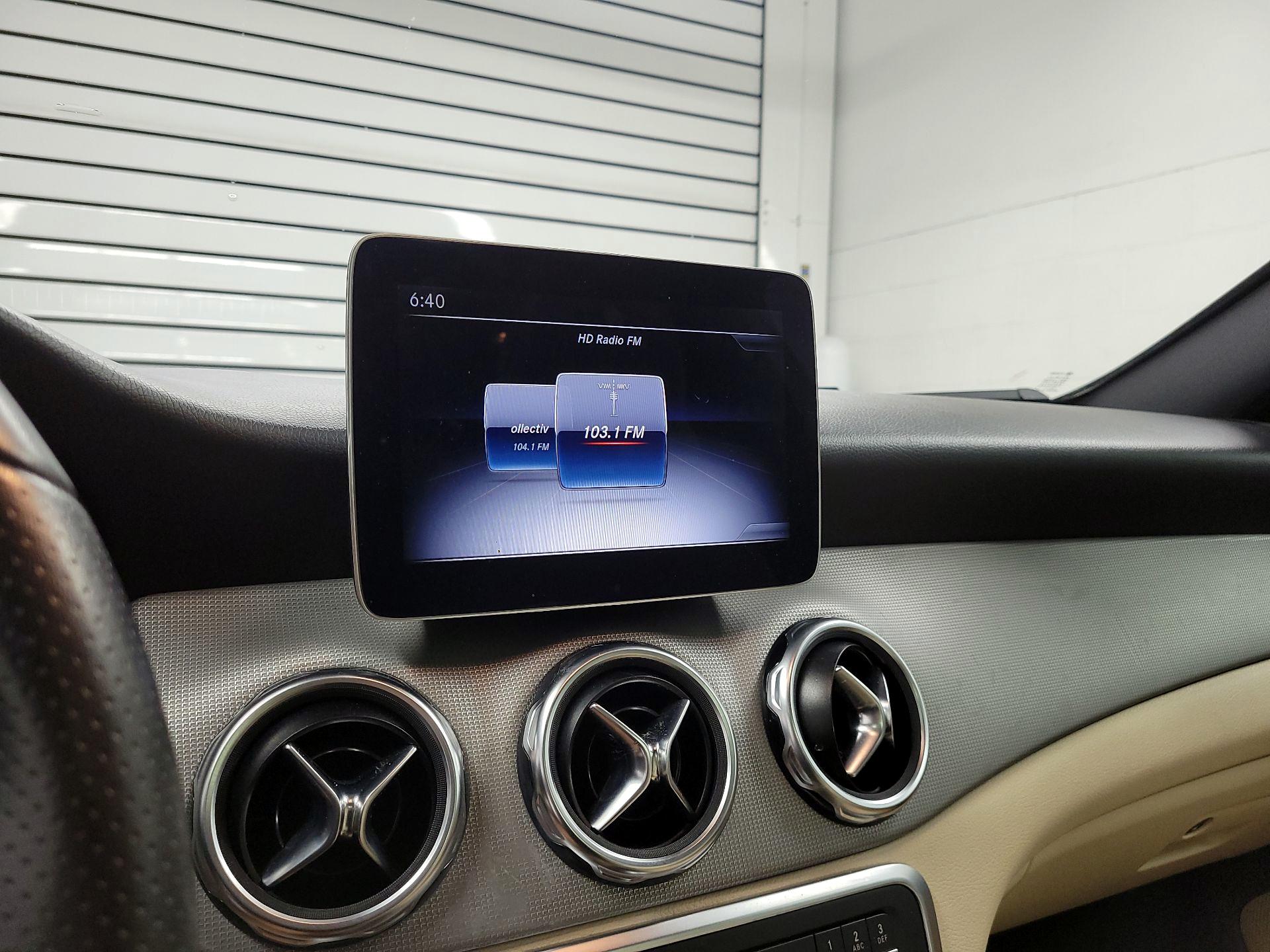 Thumbnail: 2018 Mercedes-Benz GLA - 15