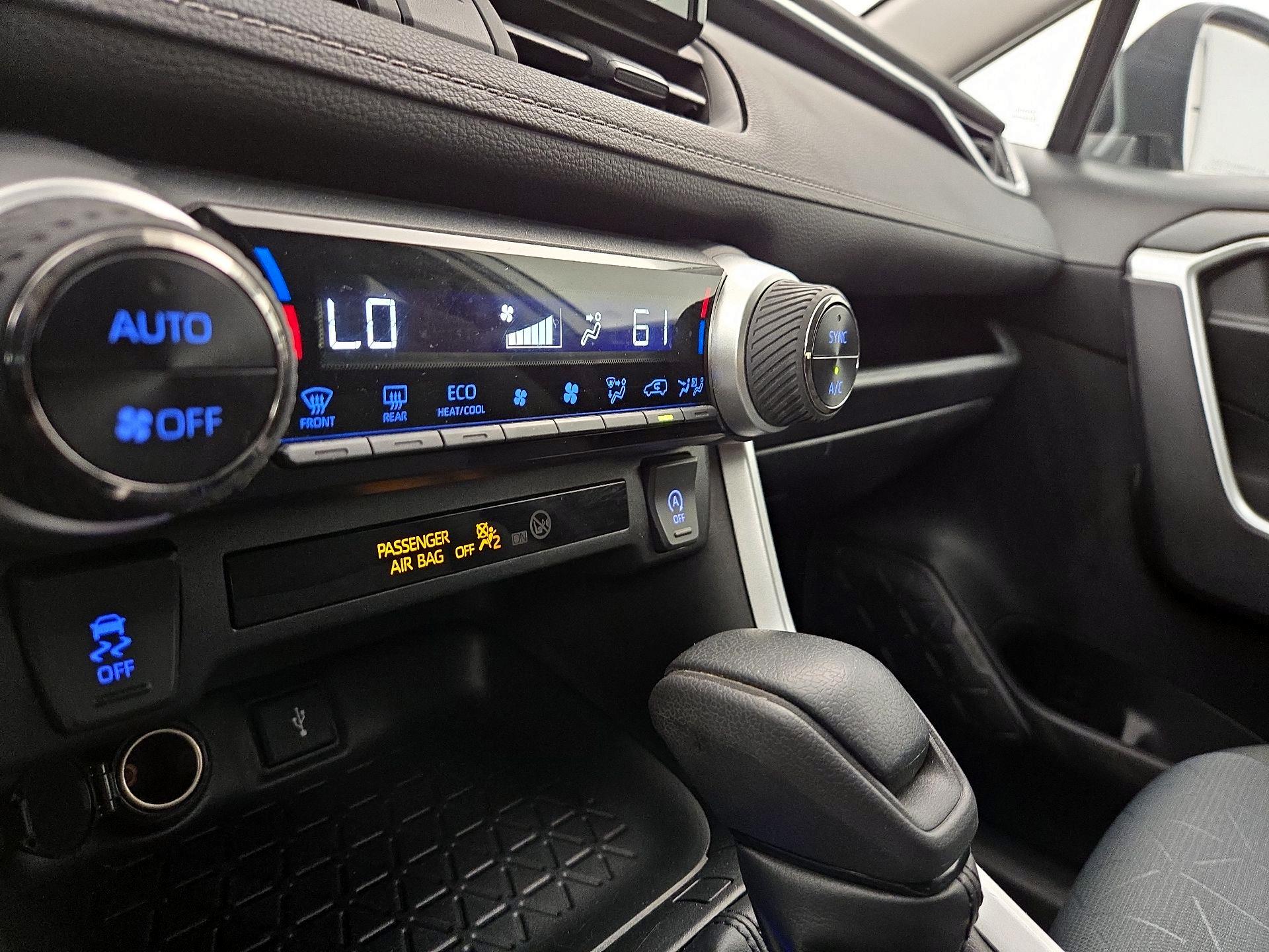 Thumbnail: 2022 Toyota RAV4 - 16