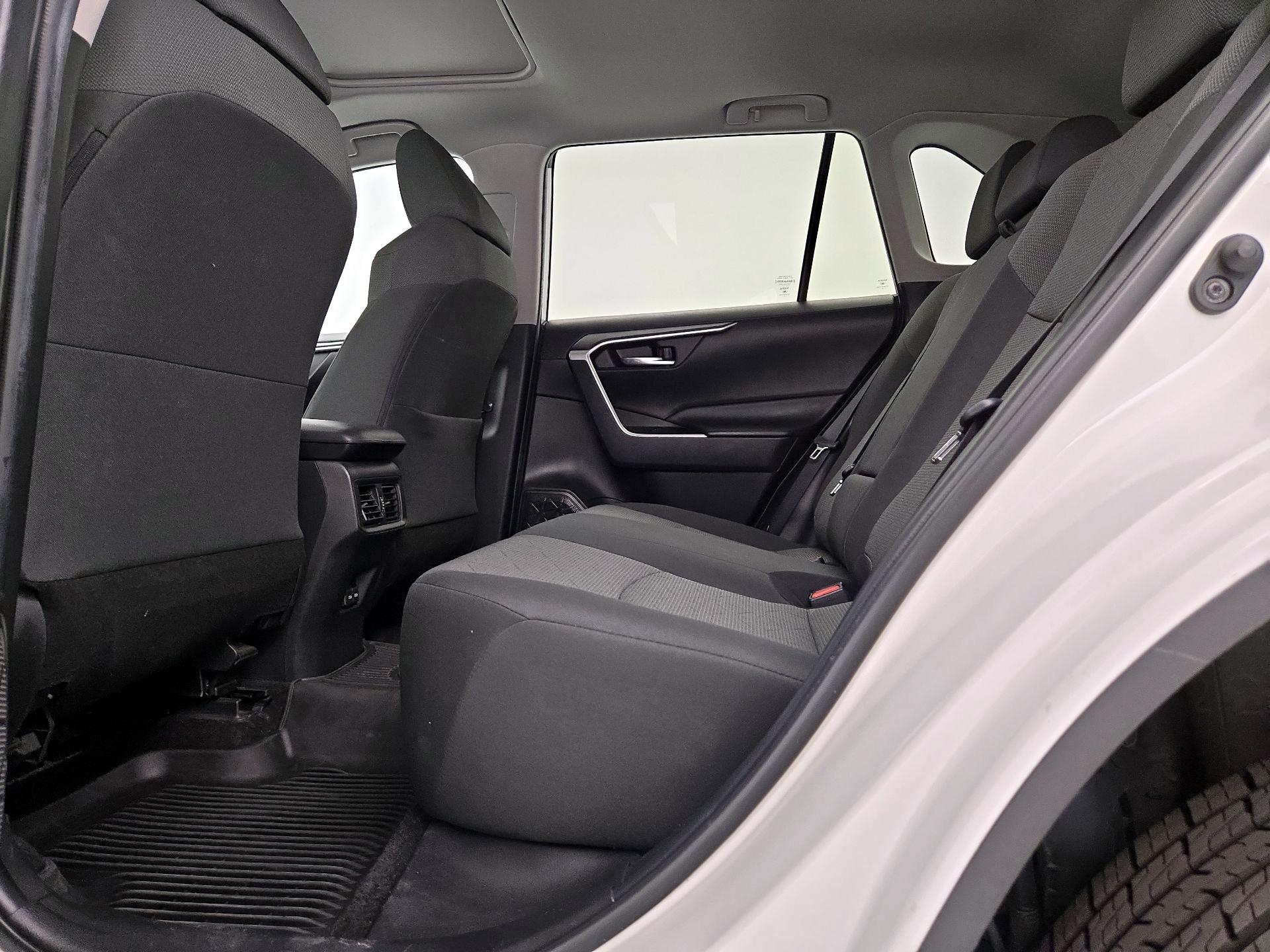 Thumbnail: 2022 Toyota RAV4 - 20