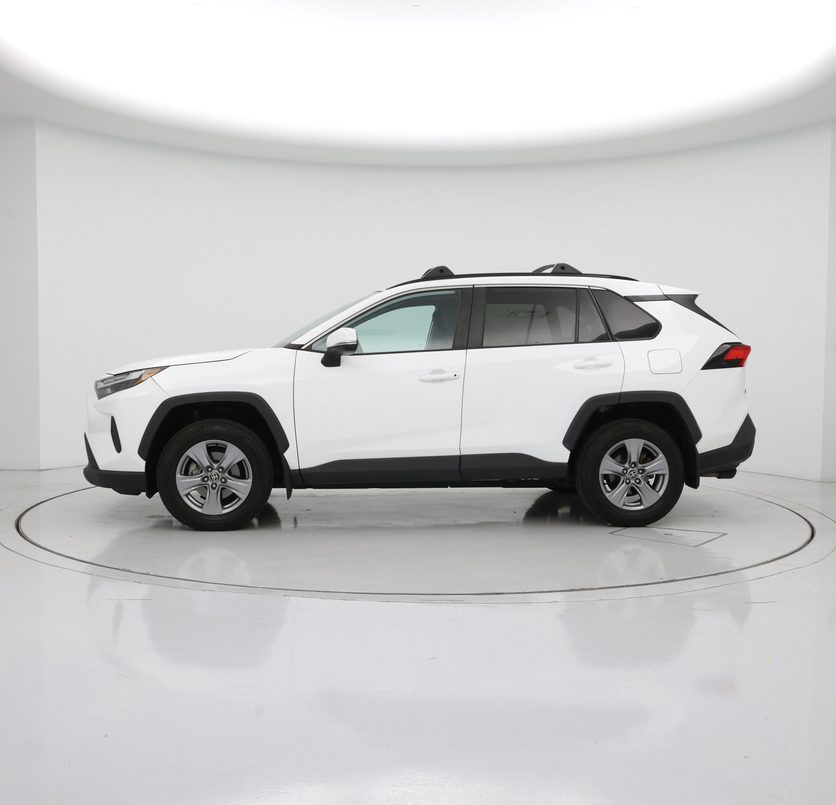 Thumbnail: 2022 Toyota RAV4 - 3