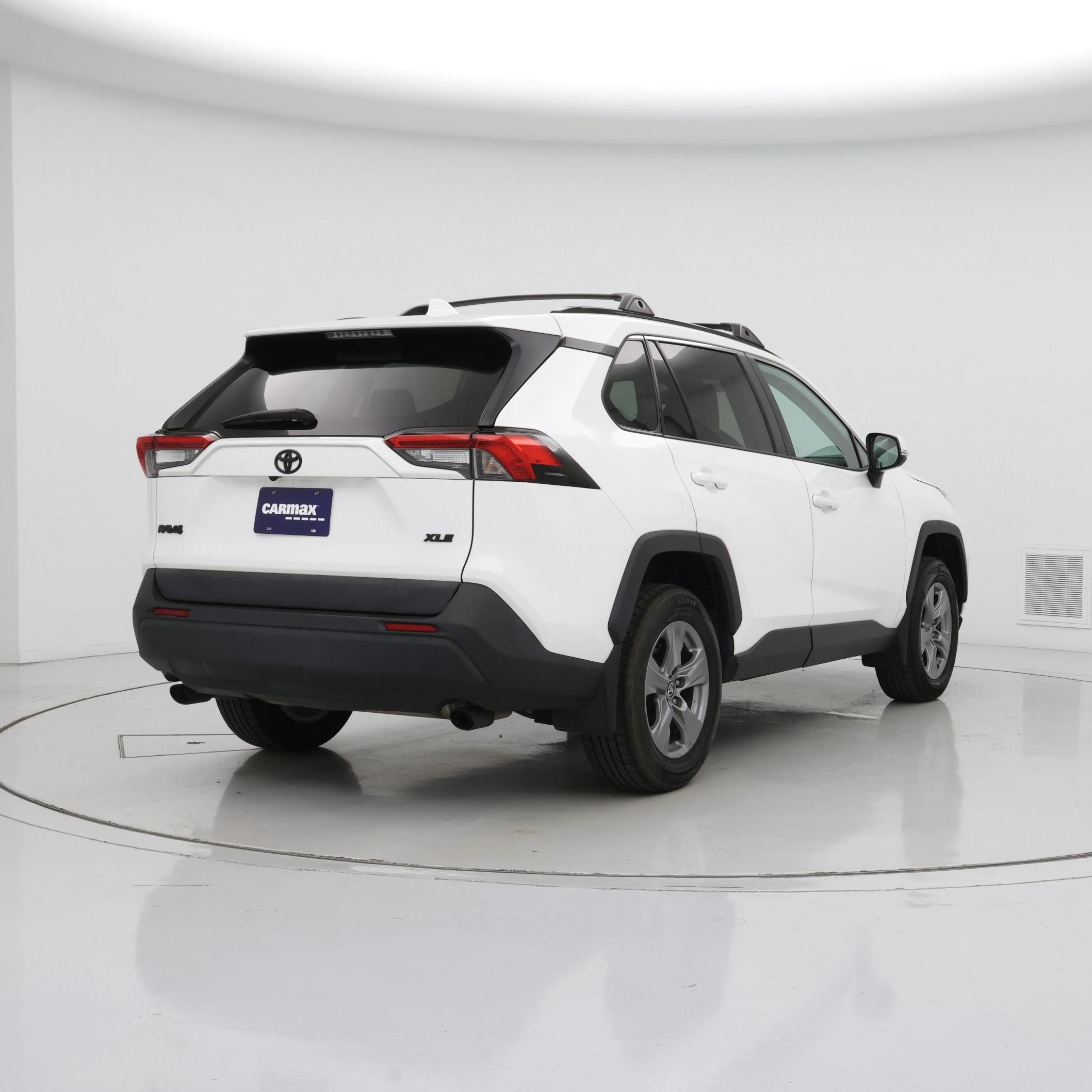 Thumbnail: 2022 Toyota RAV4 - 8
