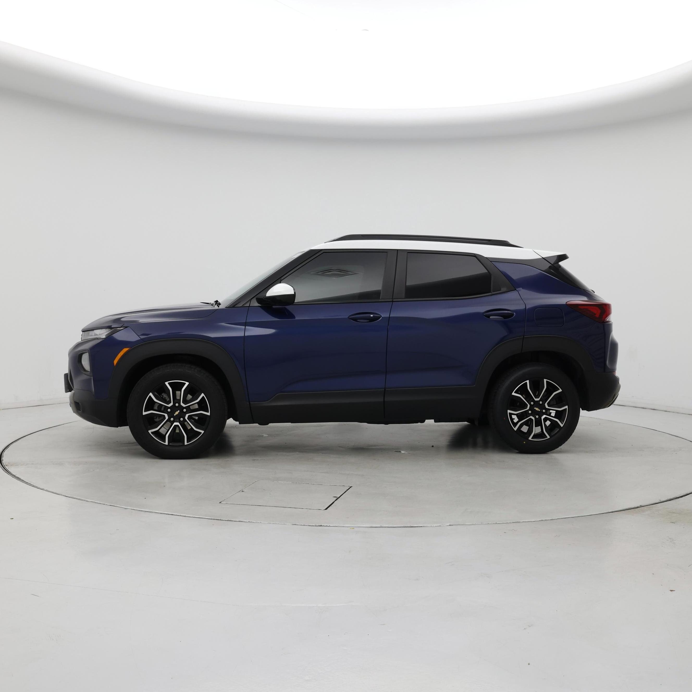 Thumbnail: 2022 Chevrolet TrailBlazer - 3