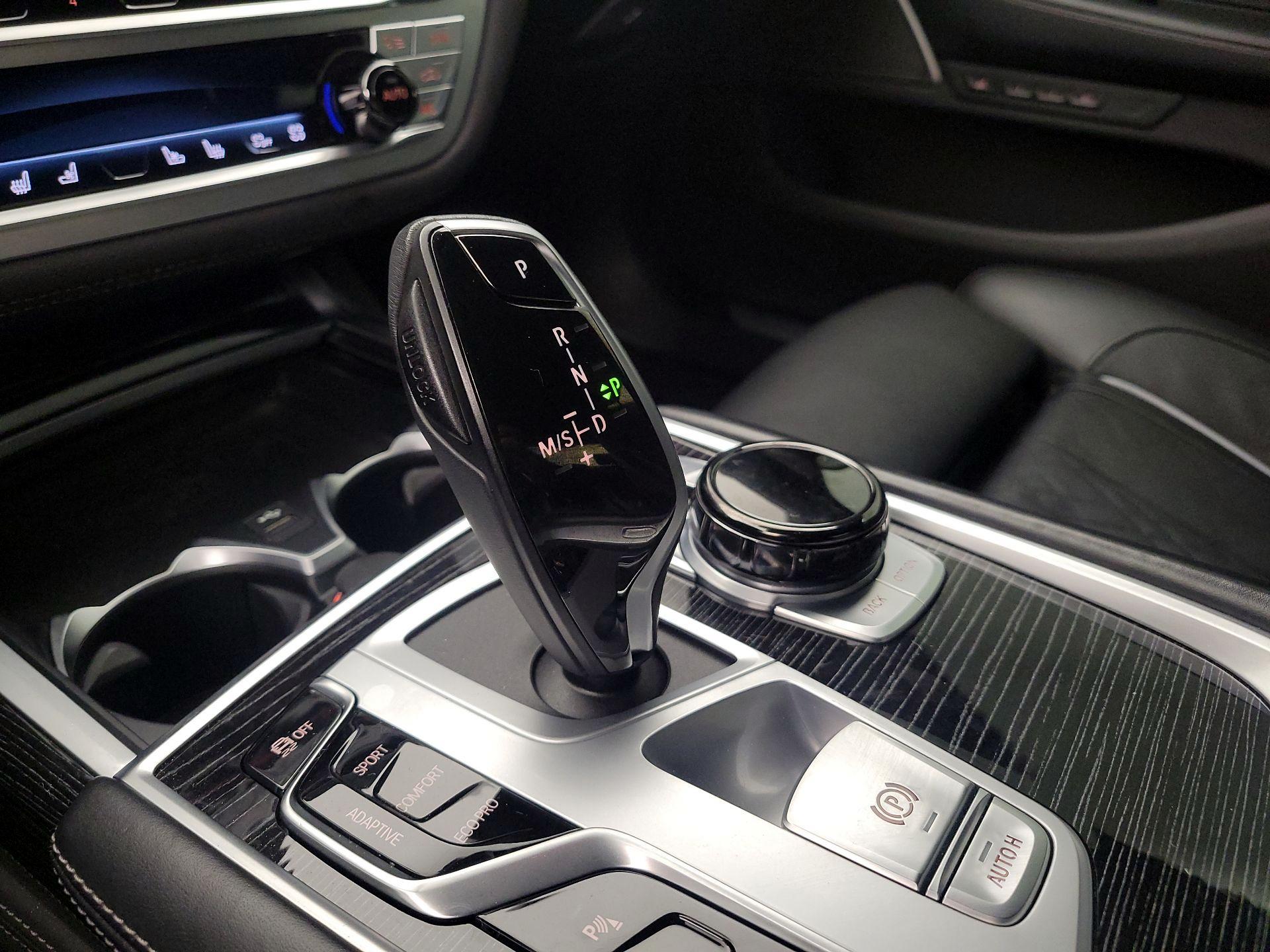 Thumbnail: 2021 BMW 7 Series - 18