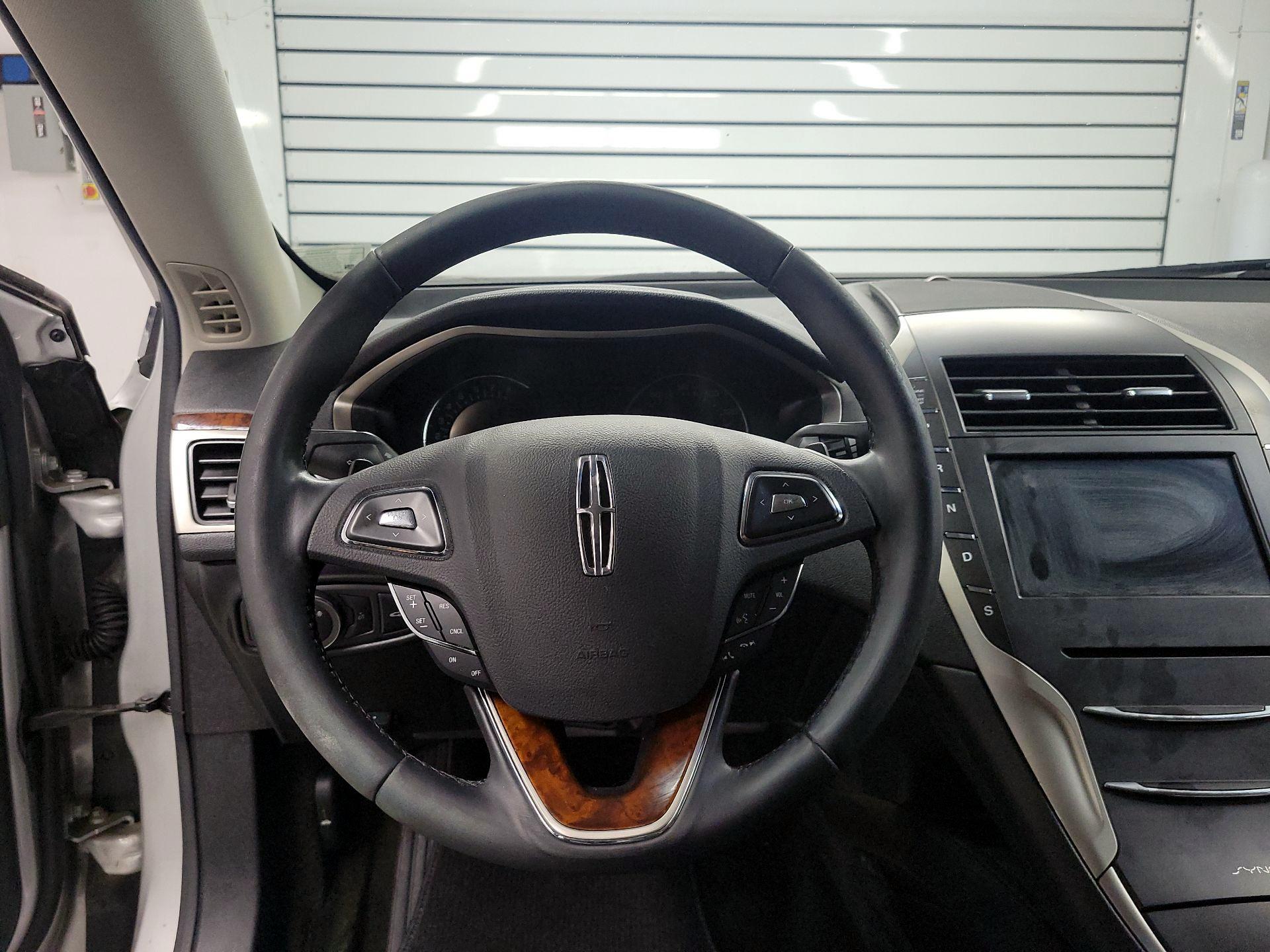 Thumbnail: 2016 Lincoln MKZ - 10