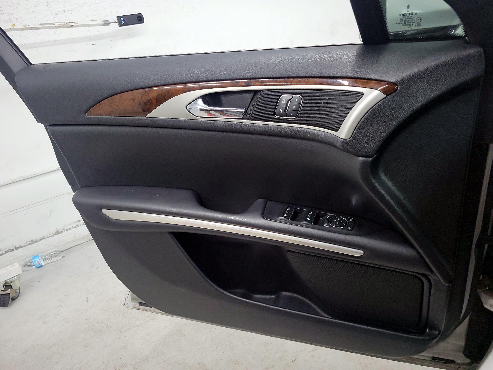 Thumbnail: 2016 Lincoln MKZ - 12