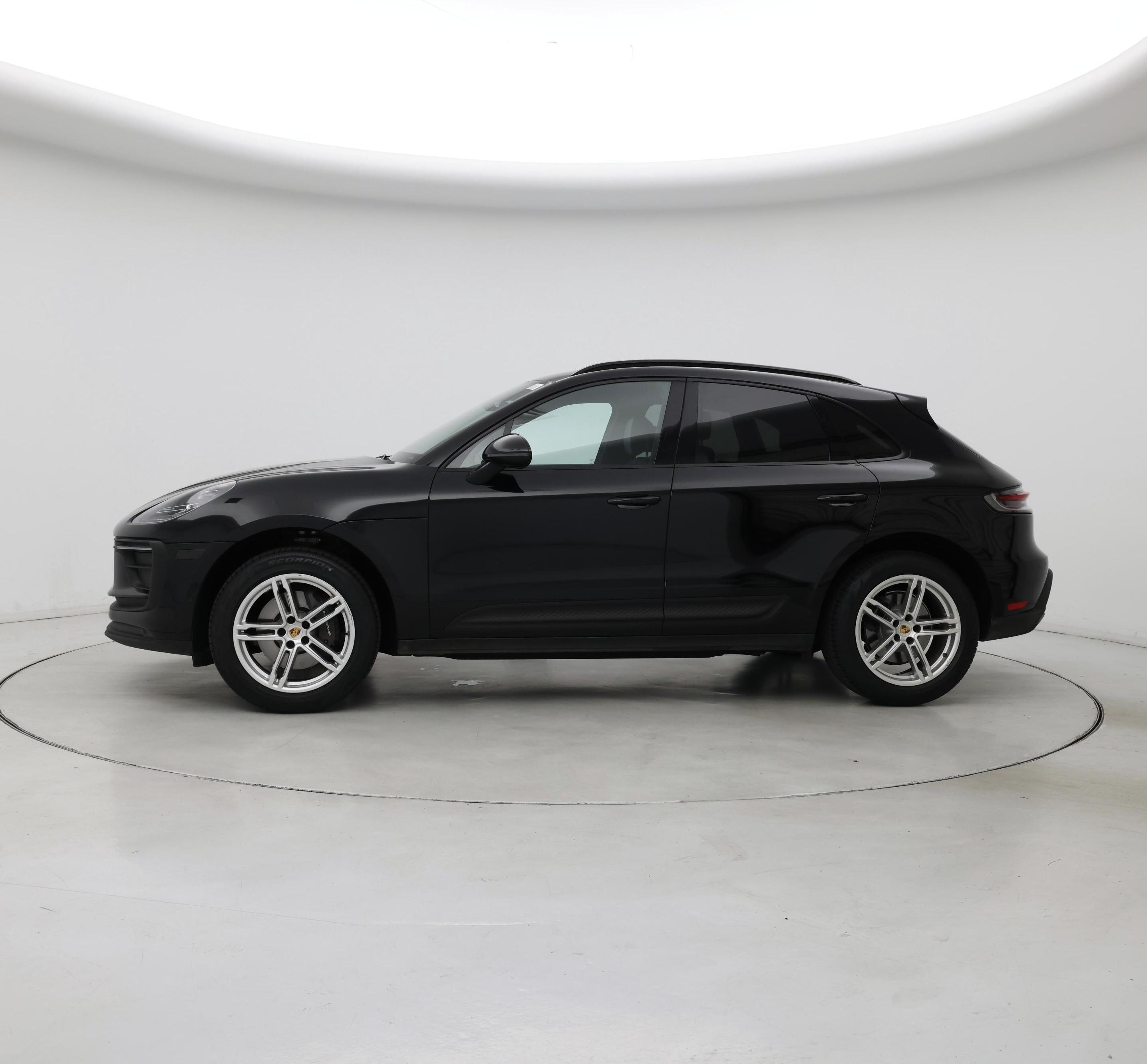 Thumbnail: 2022 Porsche Macan - 3