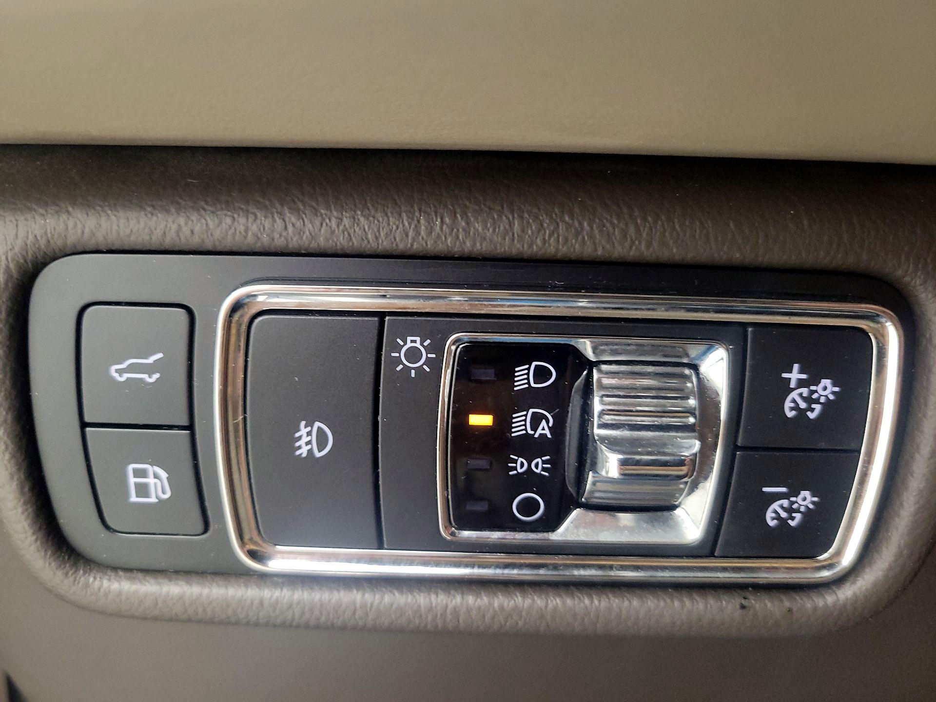 Thumbnail: 2020 Lincoln Aviator - 13