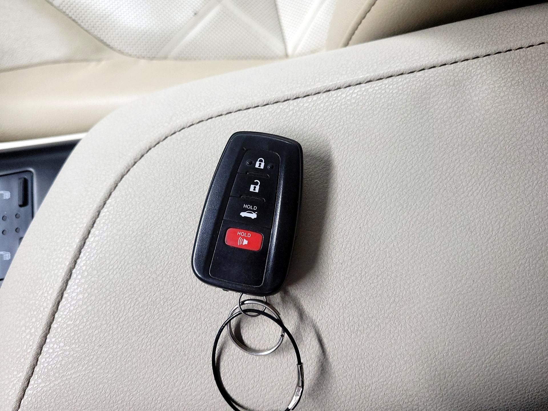 Thumbnail: 2018 Toyota Camry - 20