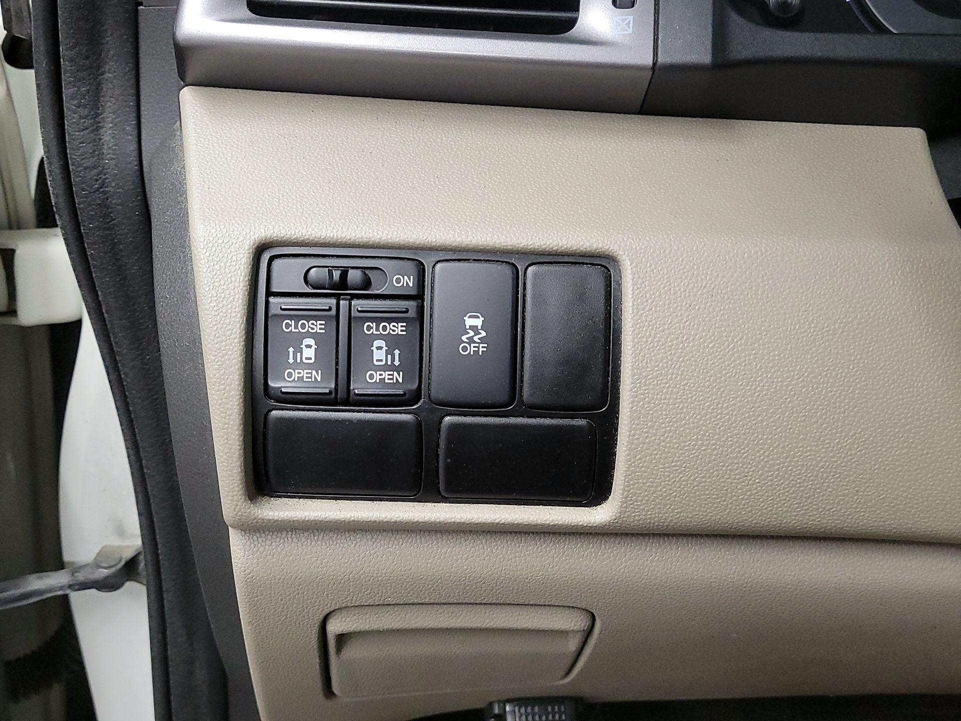 Thumbnail: 2015 Honda Odyssey - 13