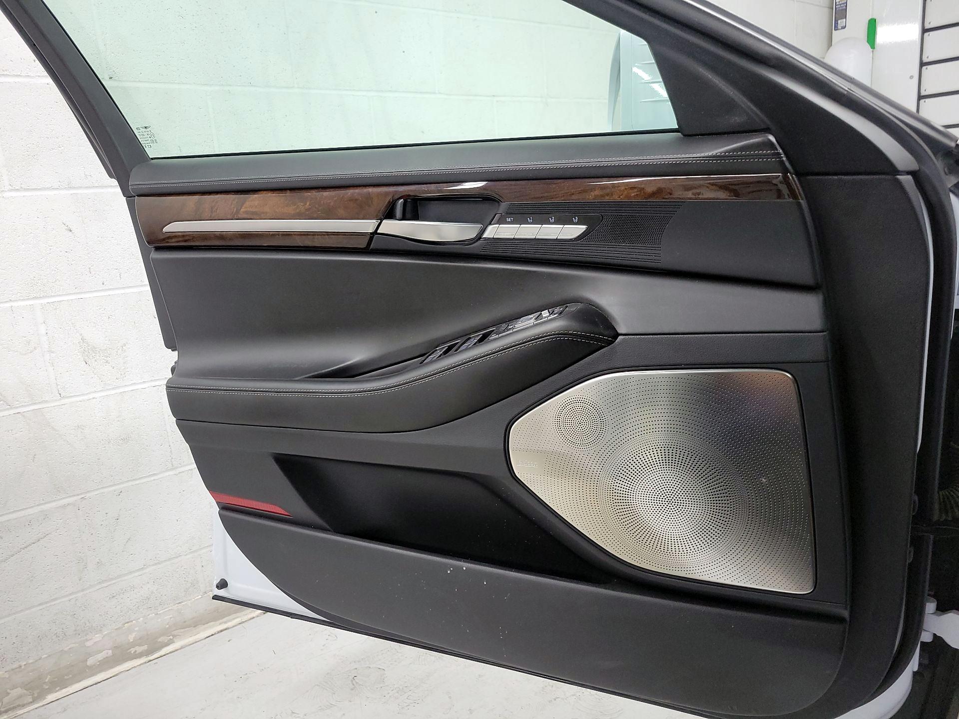 Thumbnail: 2018 Genesis G90 - 12