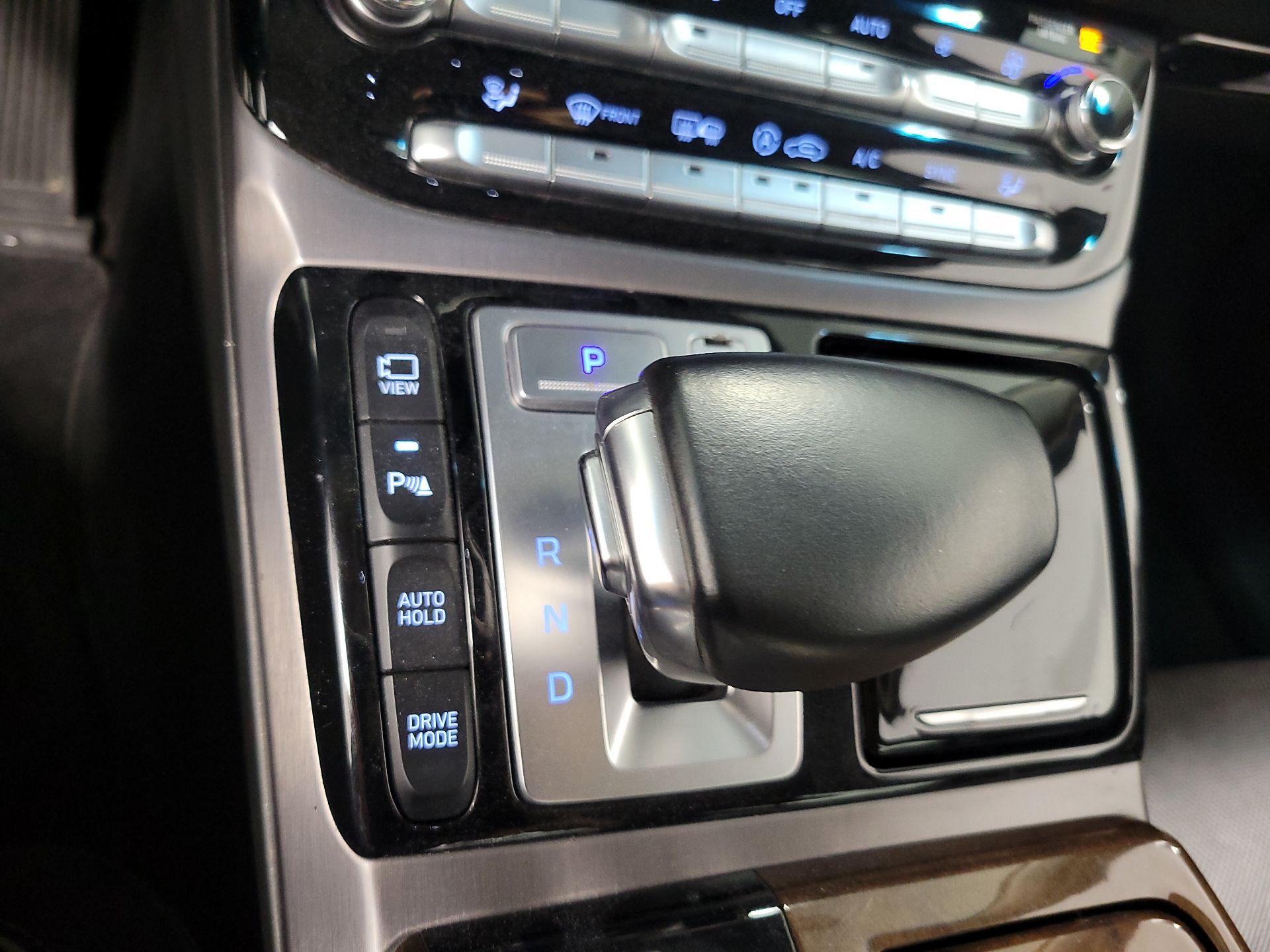 Thumbnail: 2018 Genesis G90 - 16