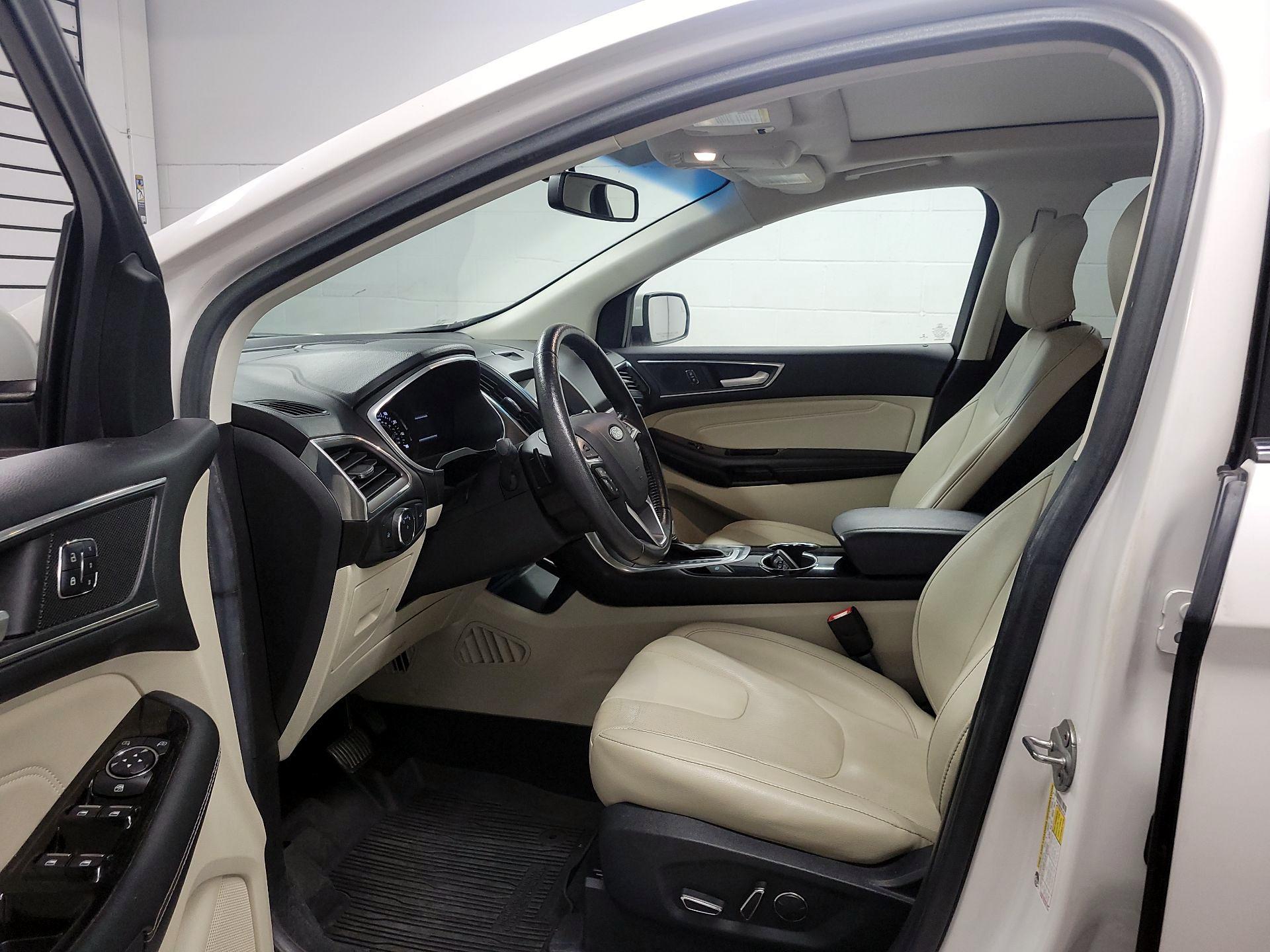 Thumbnail: 2017 Ford Edge - 11