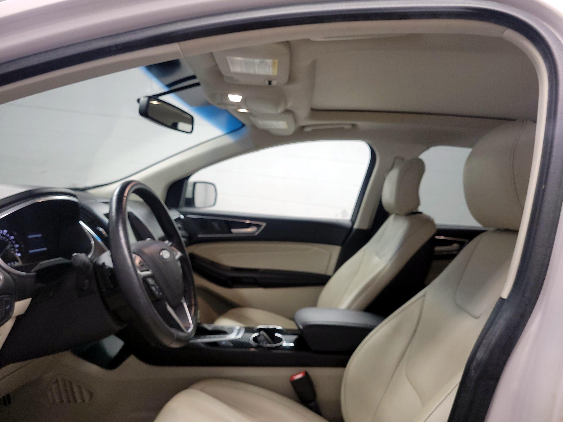 Thumbnail: 2017 Ford Edge - 17