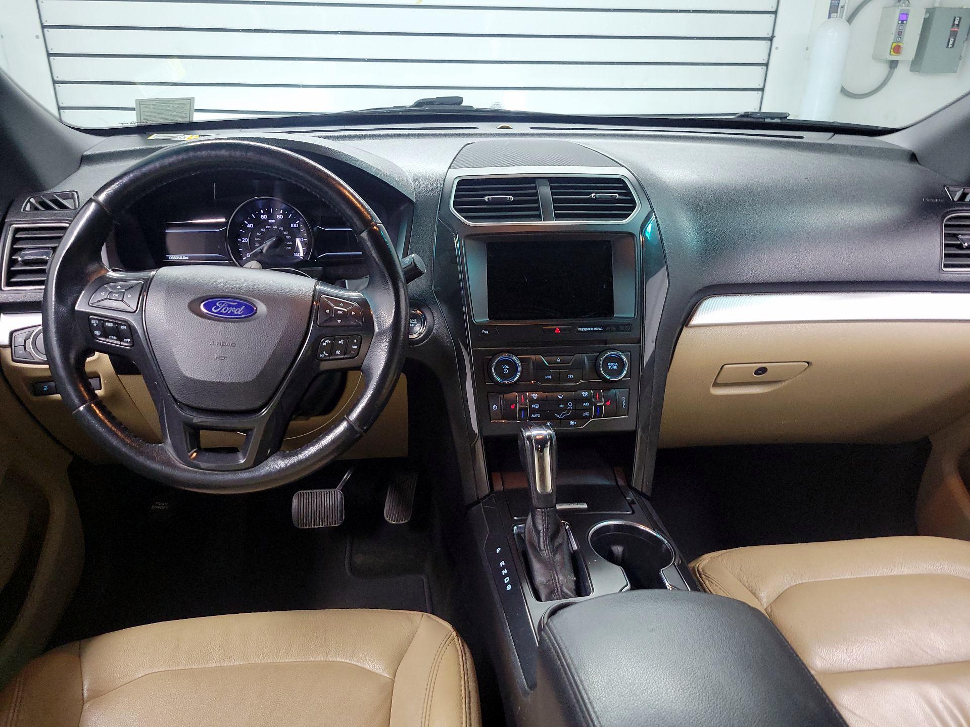 Thumbnail: 2016 Ford Explorer - 9