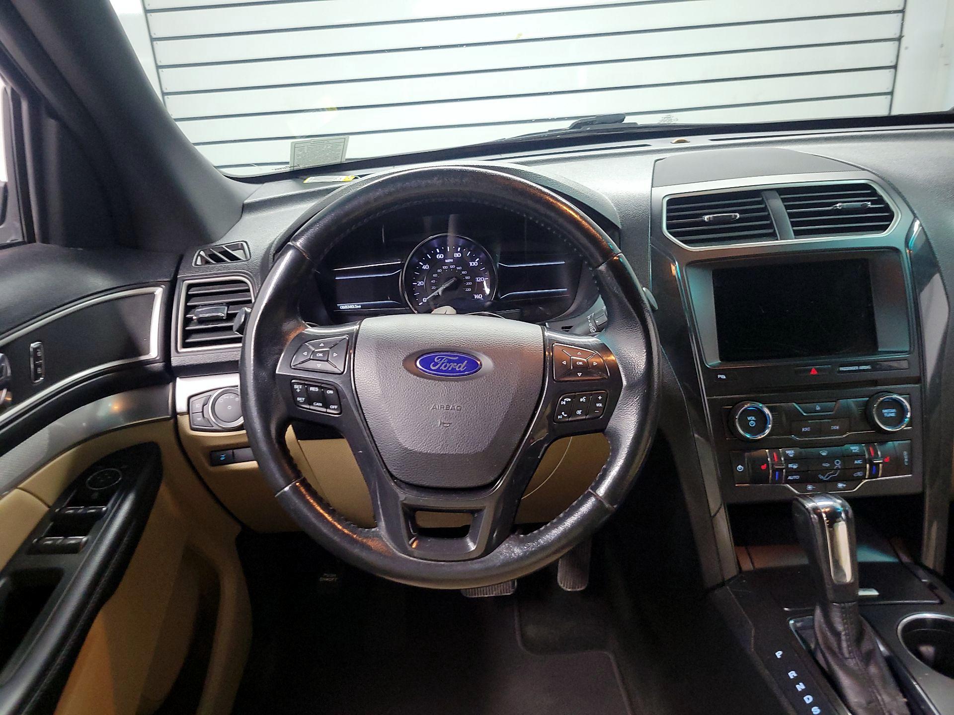 Thumbnail: 2016 Ford Explorer - 10