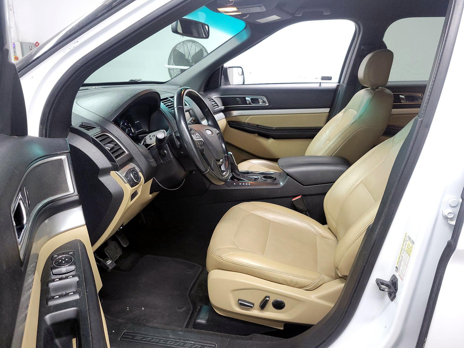 Thumbnail: 2016 Ford Explorer - 11