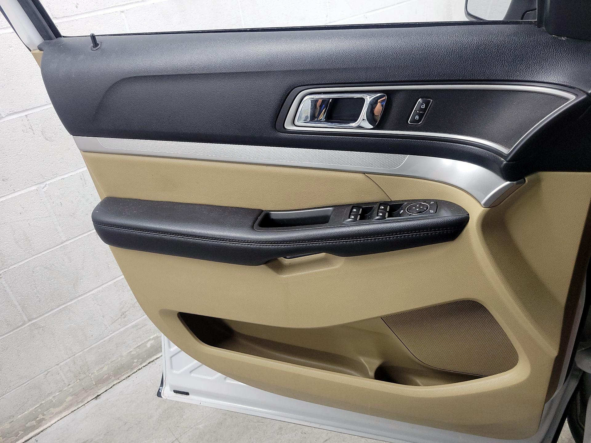 Thumbnail: 2016 Ford Explorer - 12