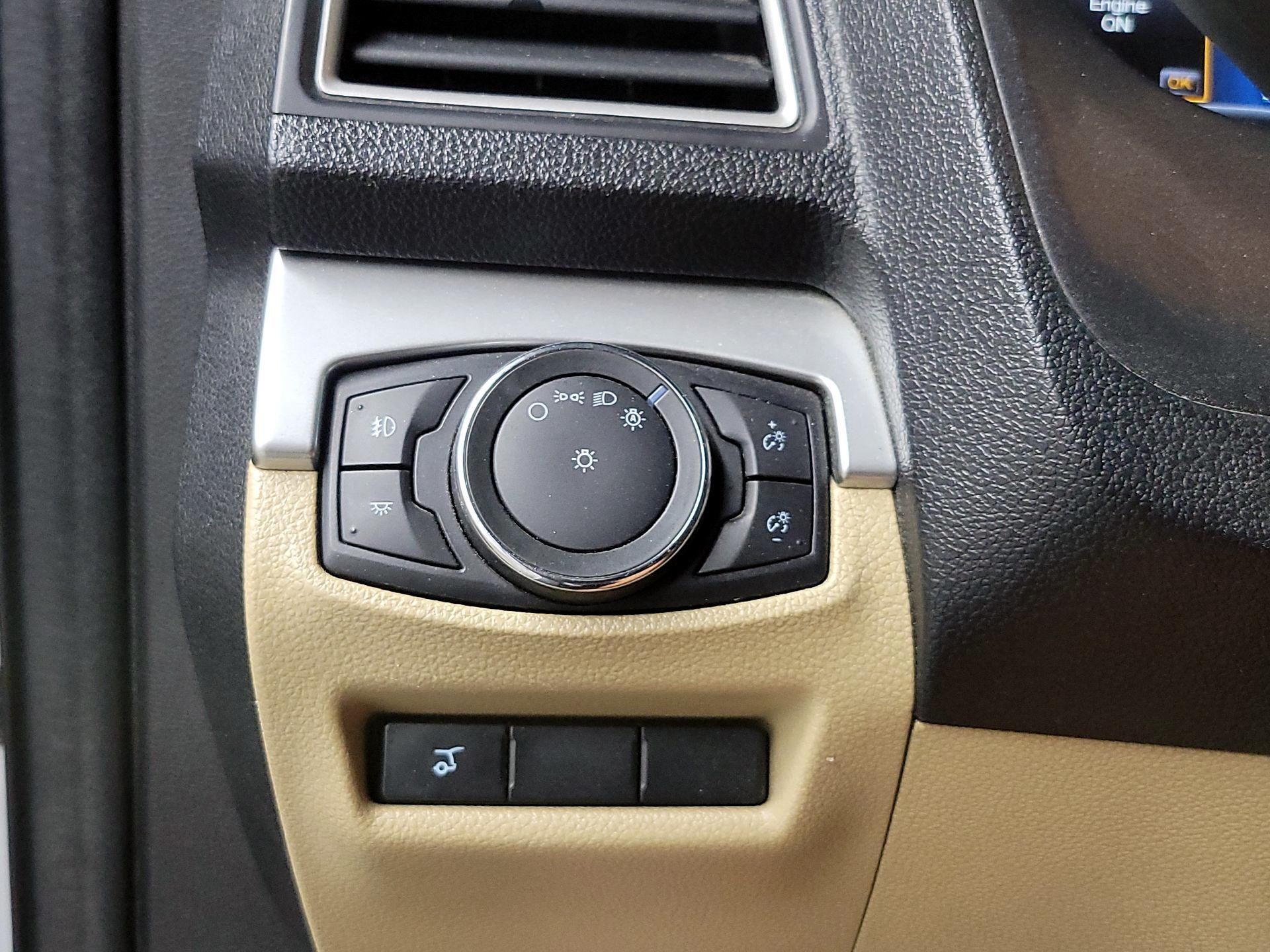 Thumbnail: 2016 Ford Explorer - 13