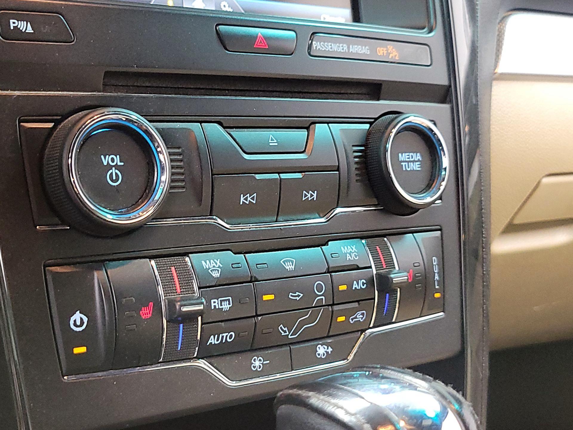 Thumbnail: 2016 Ford Explorer - 16