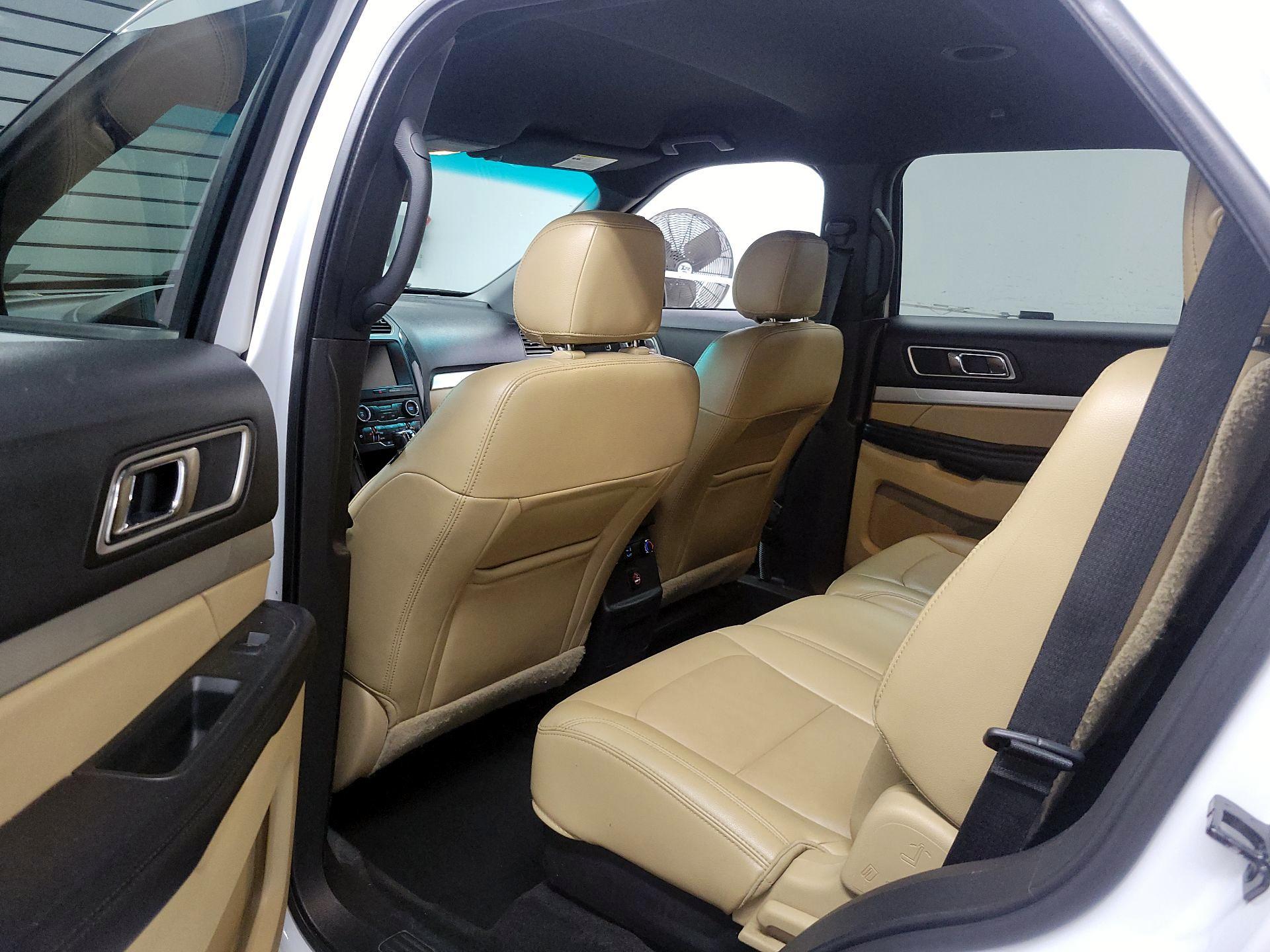 Thumbnail: 2016 Ford Explorer - 18