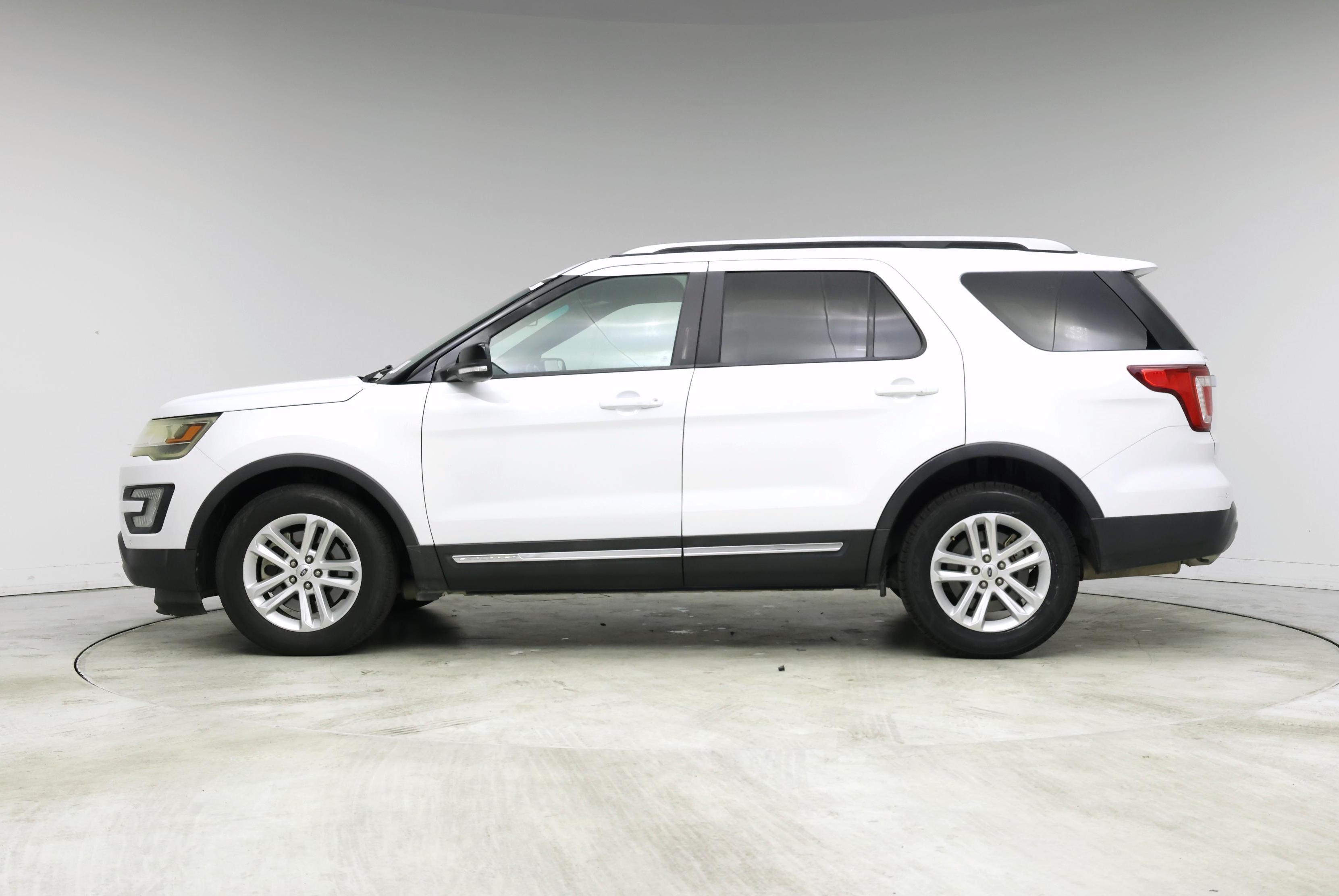Thumbnail: 2016 Ford Explorer - 3